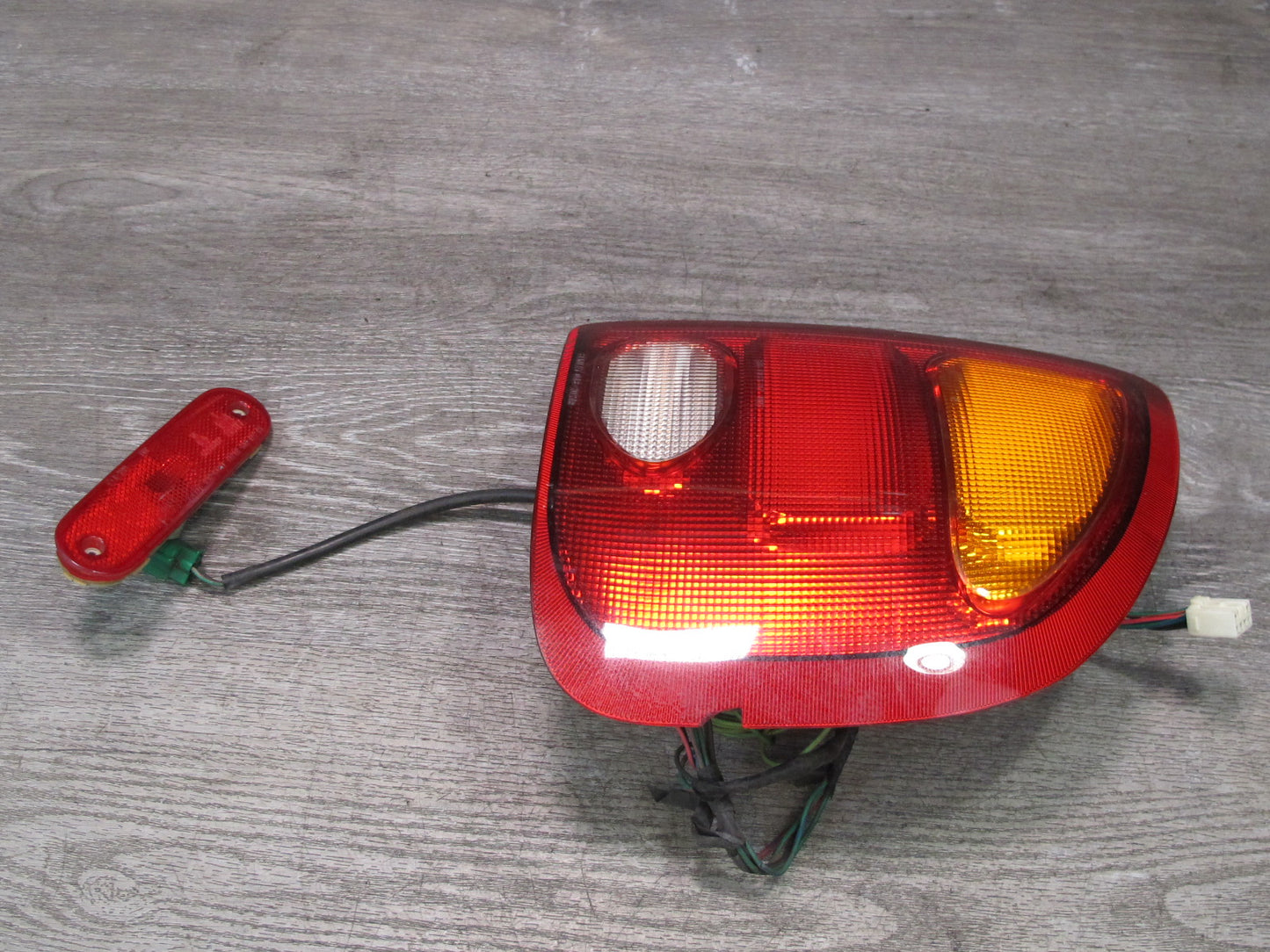 99-01 Isuzu Vehicross Rear Right Tail Light & Side Marker Light Lamp Set OEM