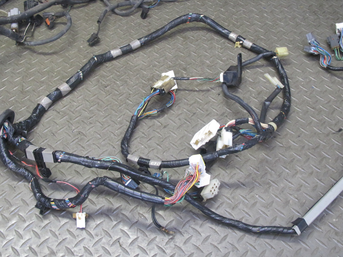 99-01 Isuzu Vehicross A/T Under Hood Engine Bay Wire Wiring Harness Fuse Box OEM