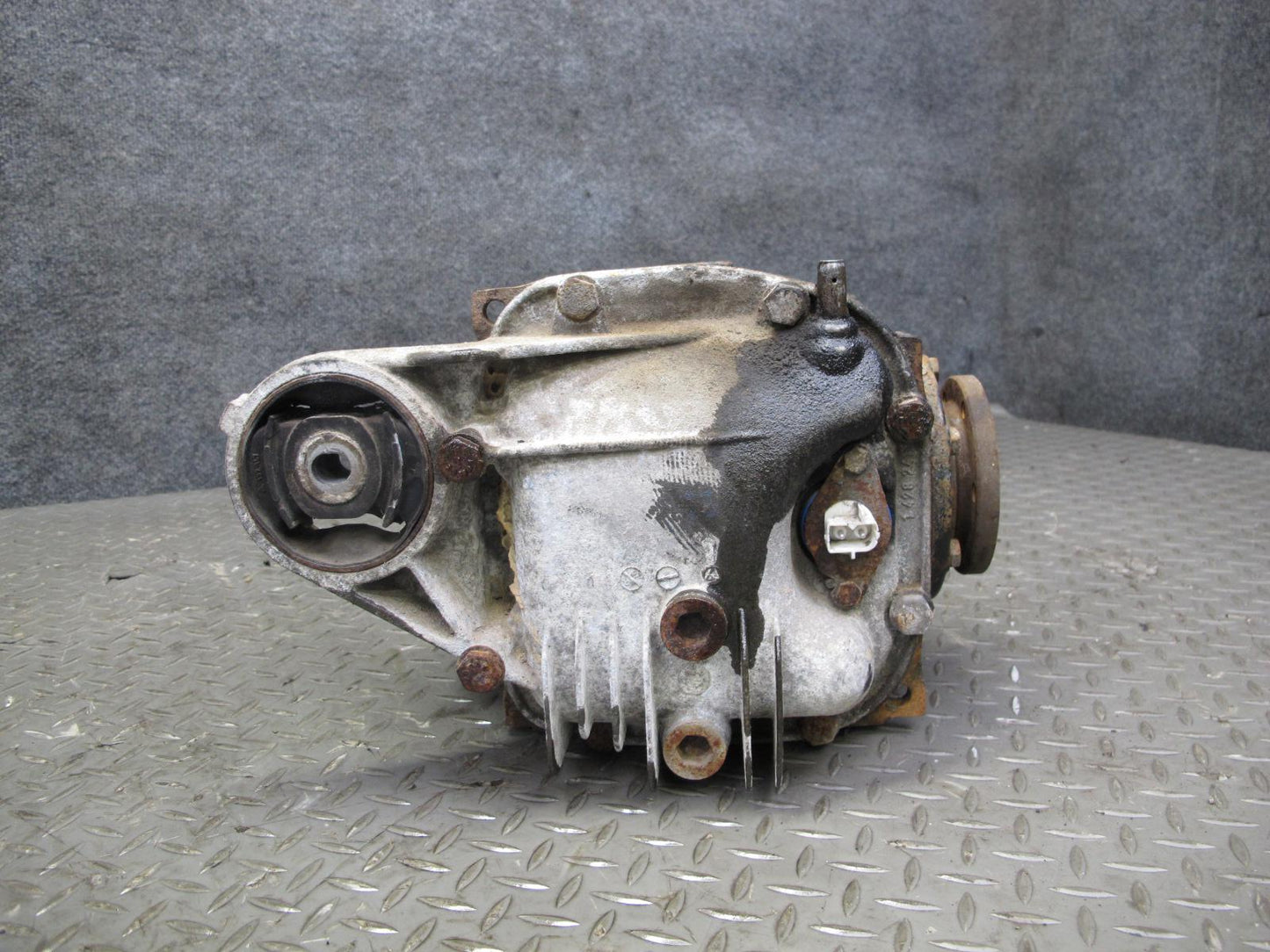 97-00 BMW E36/7 Z3 2.8L A/T Rear LSD Differential Carrier 4.10 Ratio OEM