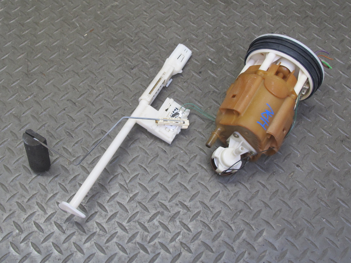 2002-2005 Porsche 911 Carrera 996 3.6L RWD Fuel Gas Pump Level Sensor Assembly