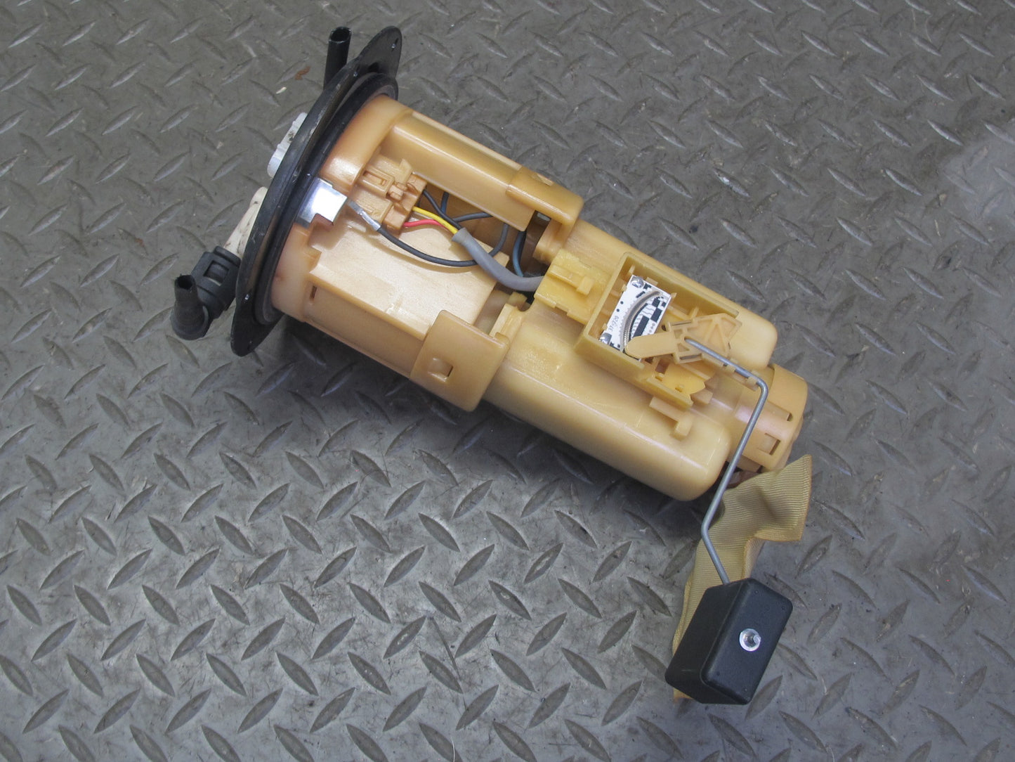 00-05 Toyota MR2 Spyder ZZW30L 1ZZFE Fuel Pump Level Sensor Assembly OEM