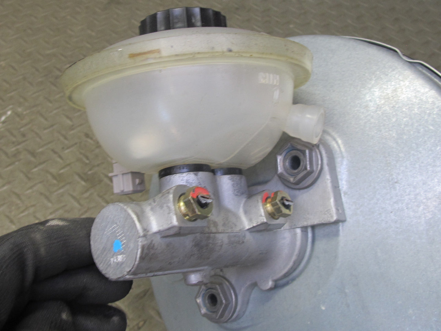 1999-2005 Porsche 911 Carrera 996 Brake Master Cylinder Booster Fluid Reservoir