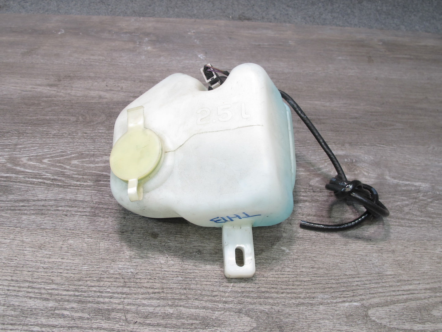 94-99 BMW E36 328ic 328i Windshied Washer Fluid Reservoir Tank w Pump OEM