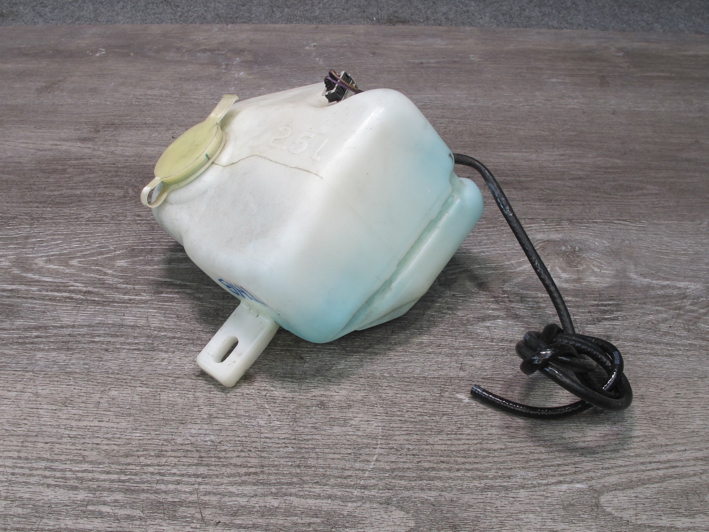 94-99 BMW E36 328ic 328i Windshied Washer Fluid Reservoir Tank w Pump OEM