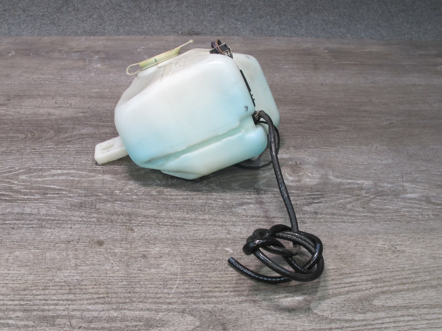 94-99 BMW E36 328ic 328i Windshied Washer Fluid Reservoir Tank w Pump OEM