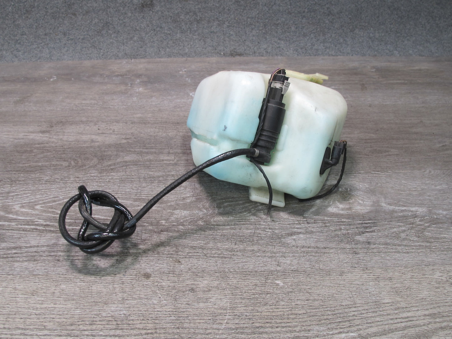 94-99 BMW E36 328ic 328i Windshied Washer Fluid Reservoir Tank w Pump OEM