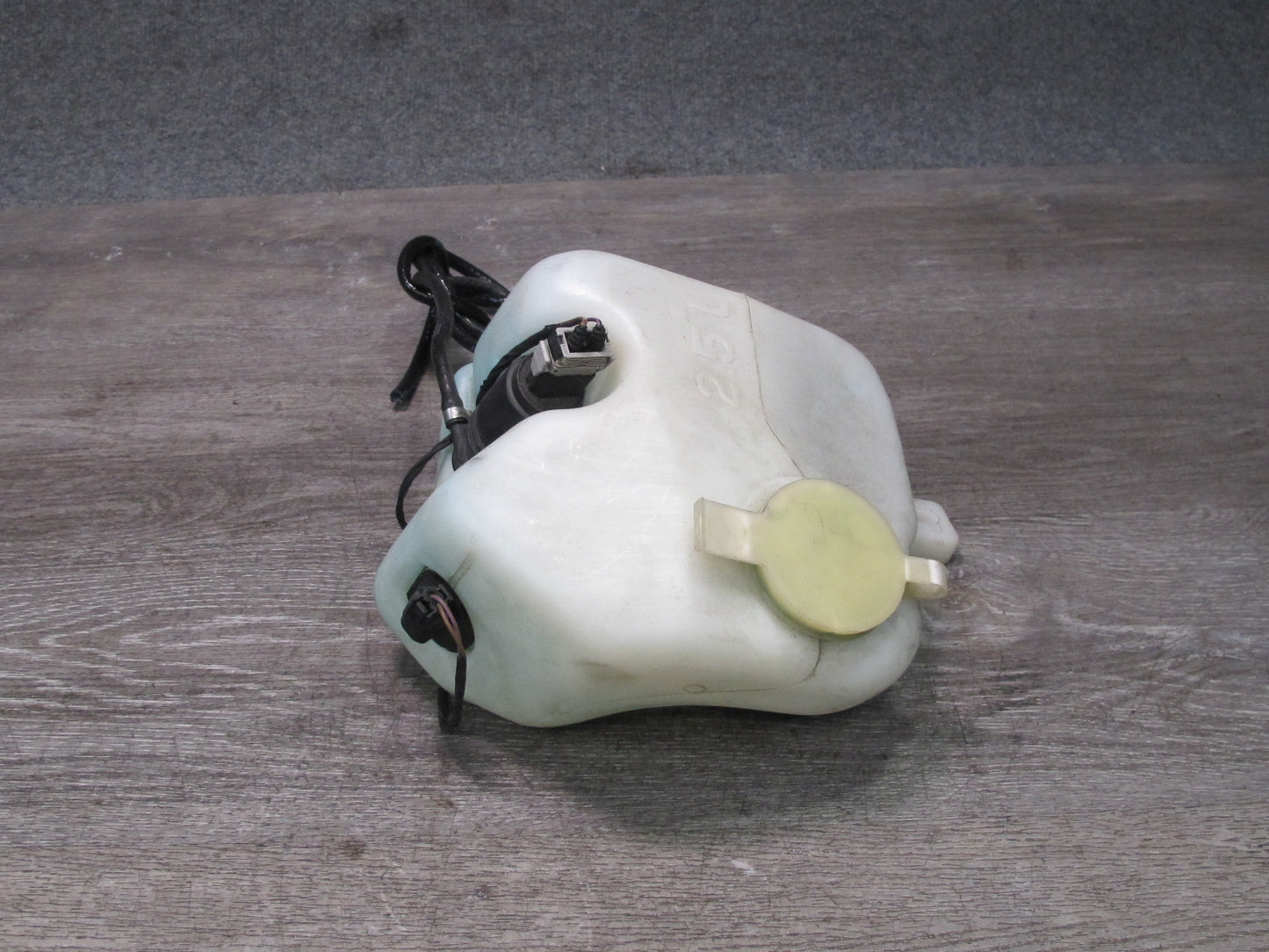 94-99 BMW E36 328ic 328i Windshied Washer Fluid Reservoir Tank w Pump OEM