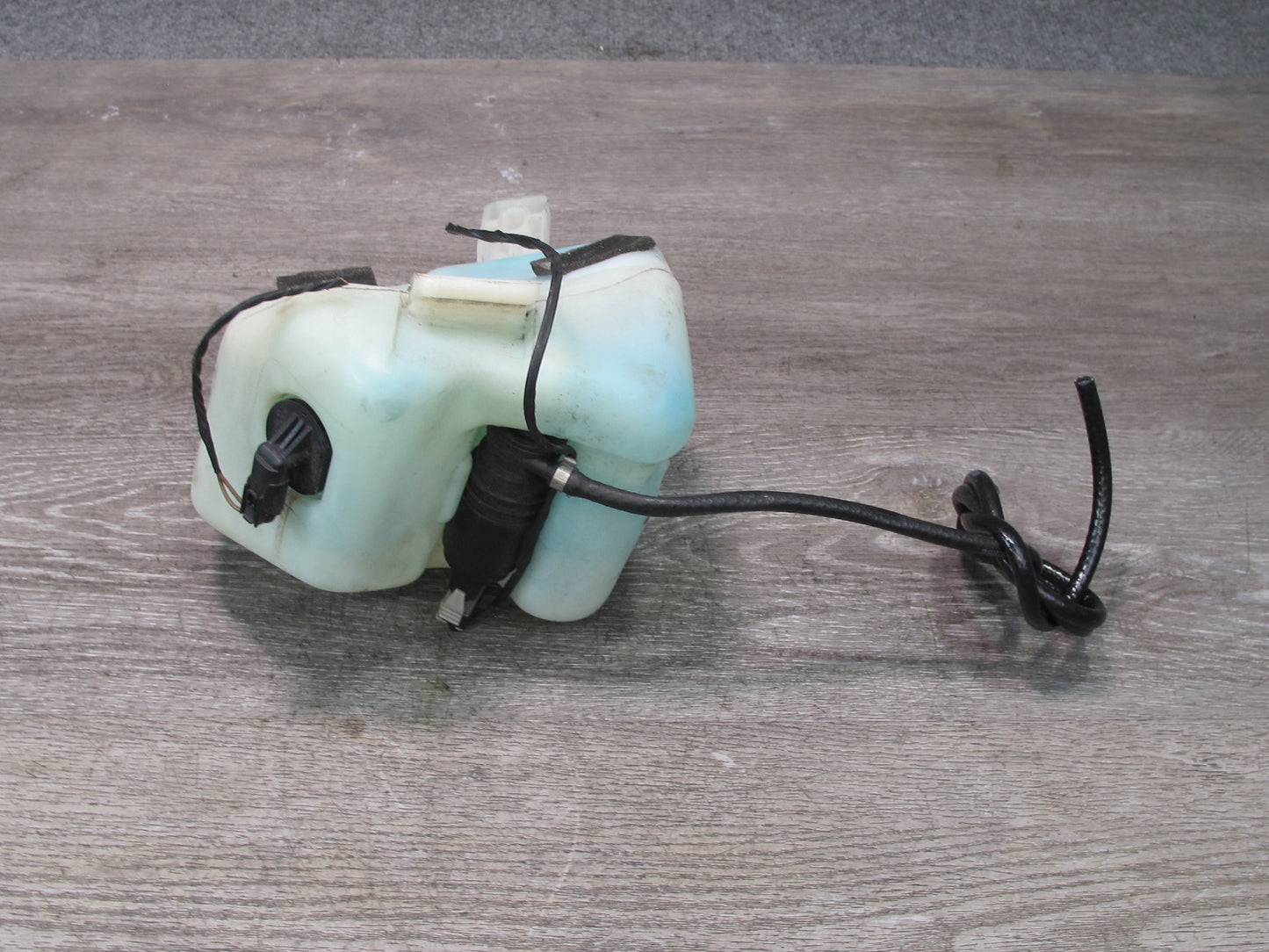 94-99 BMW E36 328ic 328i Windshied Washer Fluid Reservoir Tank w Pump OEM