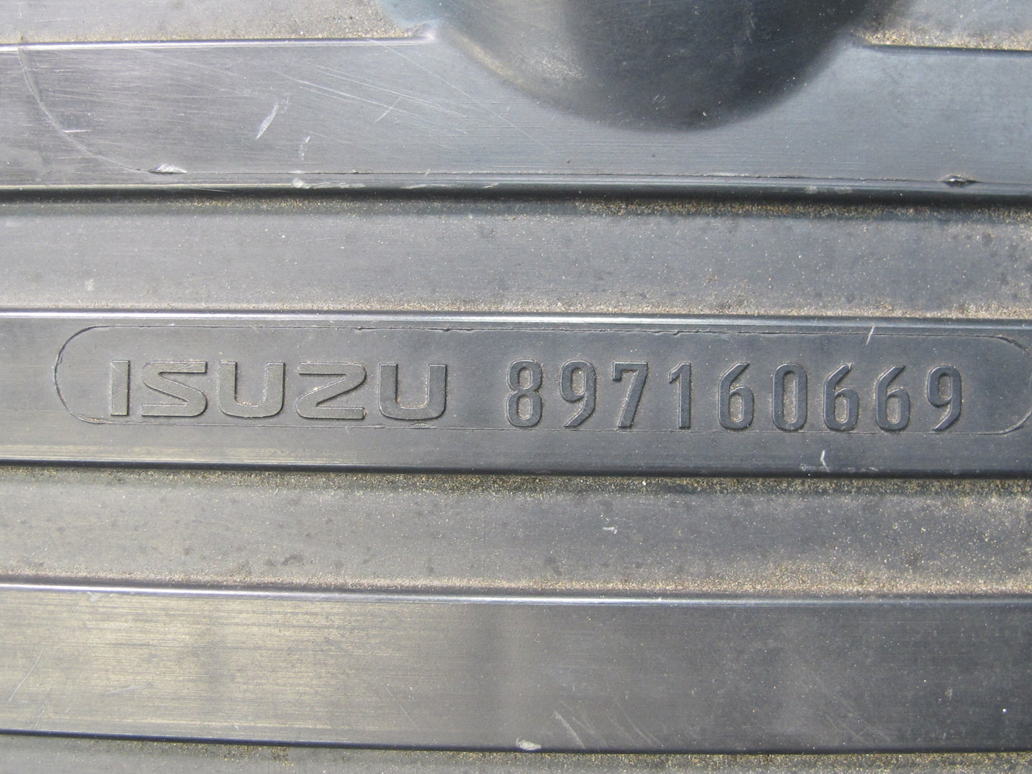 99-01 Isuzu Vehicross 3.5L Engine Air Intake Cleaner Filter Box 8971606030 OEM
