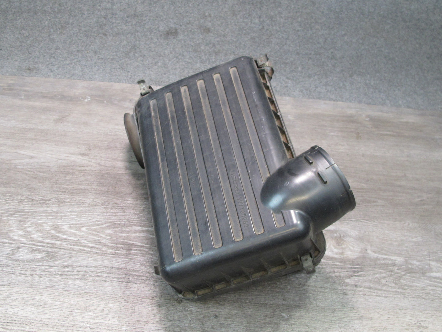 99-01 Isuzu Vehicross 3.5L Engine Air Intake Cleaner Filter Box 8971606030 OEM
