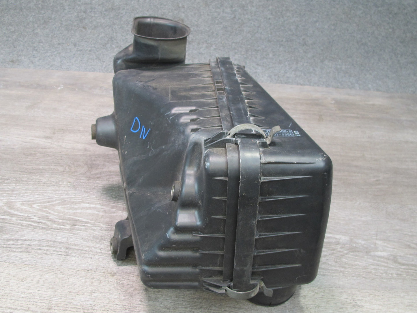 99-01 Isuzu Vehicross 3.5L Engine Air Intake Cleaner Filter Box 8971606030 OEM