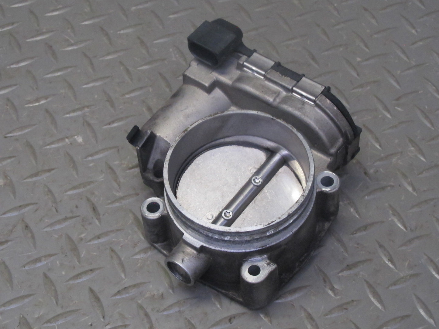 2002-2005 Porsche 911 996 3.6L M96.03  Engine Throttle Body Valve Assembly