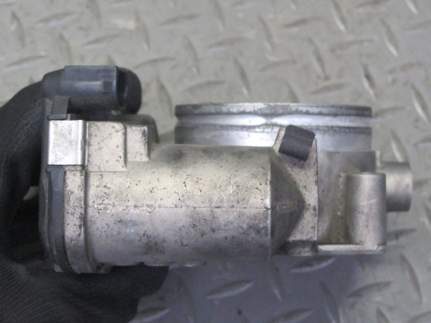 2002-2005 Porsche 911 996 3.6L M96.03  Engine Throttle Body Valve Assembly