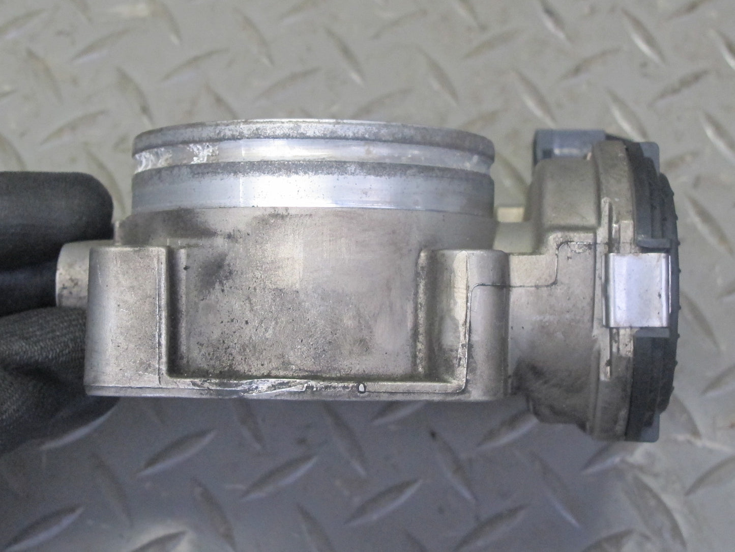 2002-2005 Porsche 911 996 3.6L M96.03  Engine Throttle Body Valve Assembly