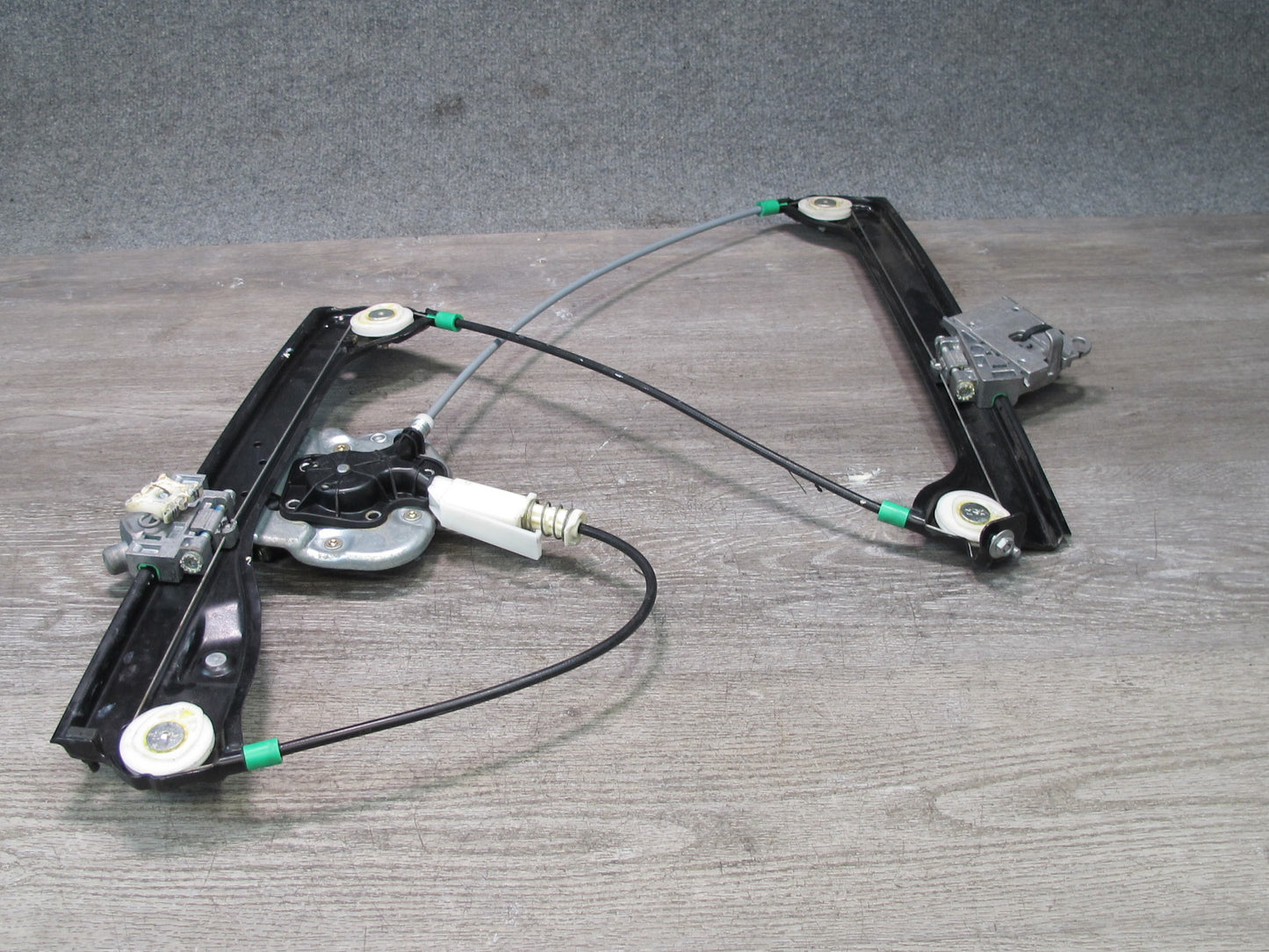 03-08 BMW E85 Z4 Left Door Window Regulator w Motor 7013753 OEM