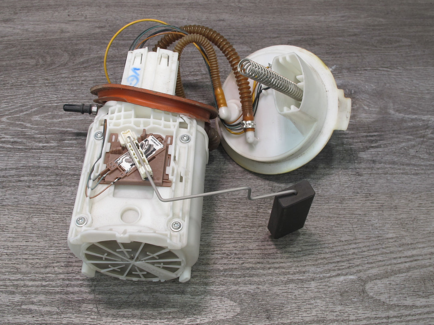 2008 VW R32 MK5 VR6 3.2L Fuel Pump Level Sensor Sending Unit w Hose OEM