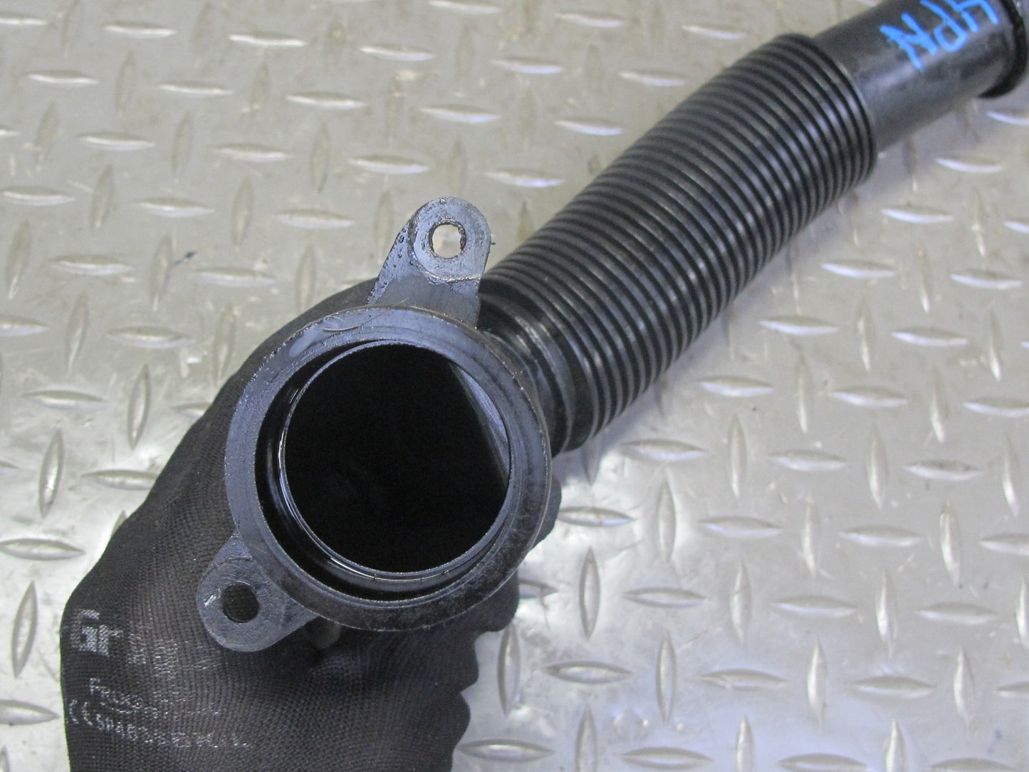 2002-2005 Porsche 911 Carrera 996 3.6L M96.03 Engine Oil Filler Tube W/ Cap