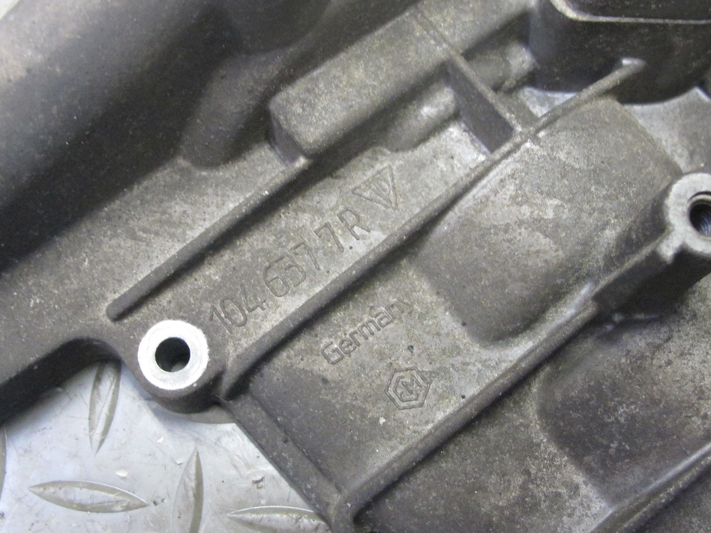 02-05 Porsche 911 996 3.6L M96.03 RWD Engine 4-6 Cylinder Head Valve Cover