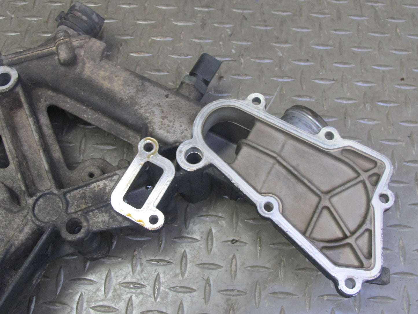 2002-2005 Porsche 911 Carrera 996 3.6L M96.03 Engine Motor Oil Pump Housing