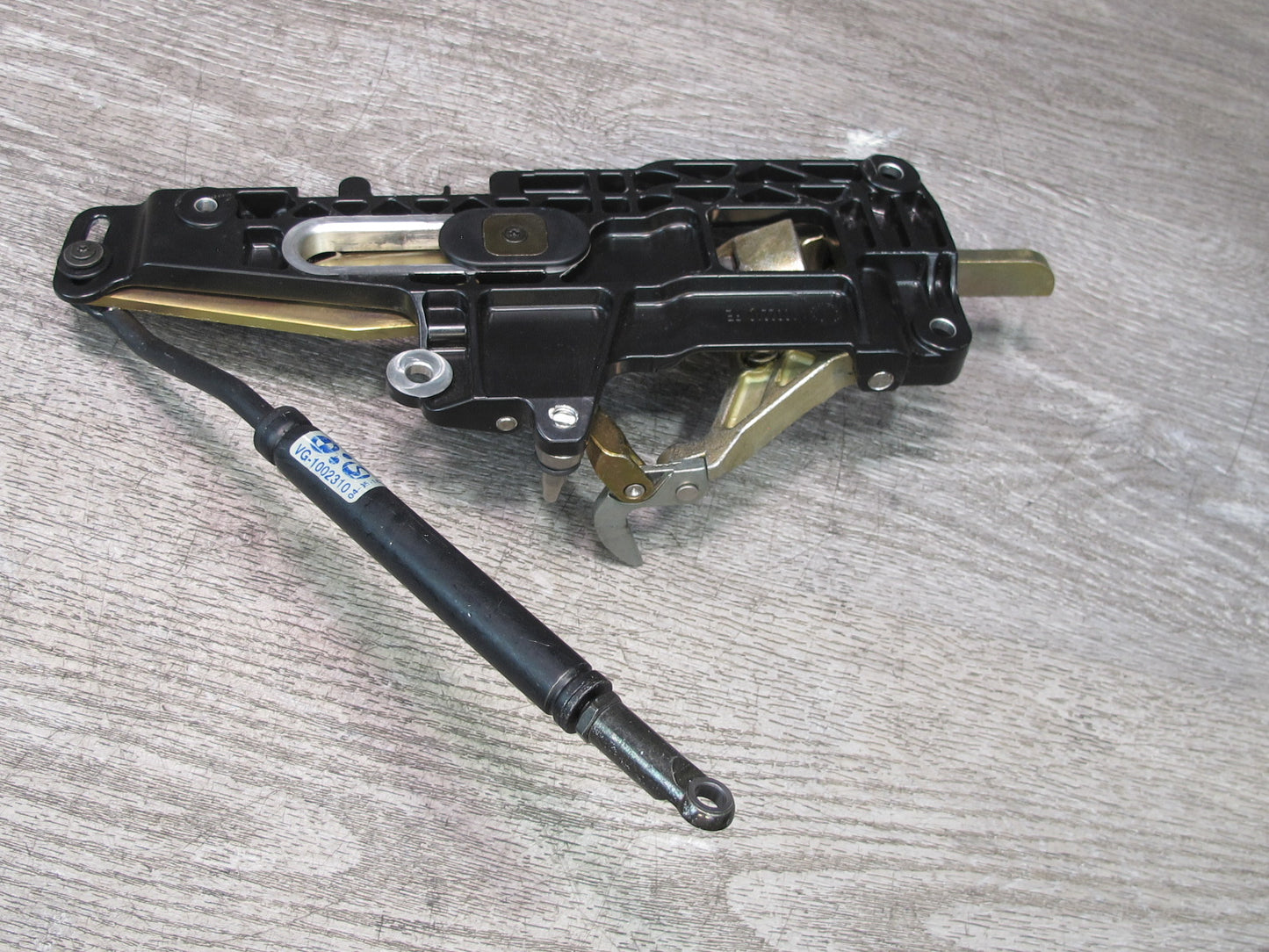 01-06 BMW E46 Convertible Right Soft TOP Roof Lock Latch w Hose Pipe OEM