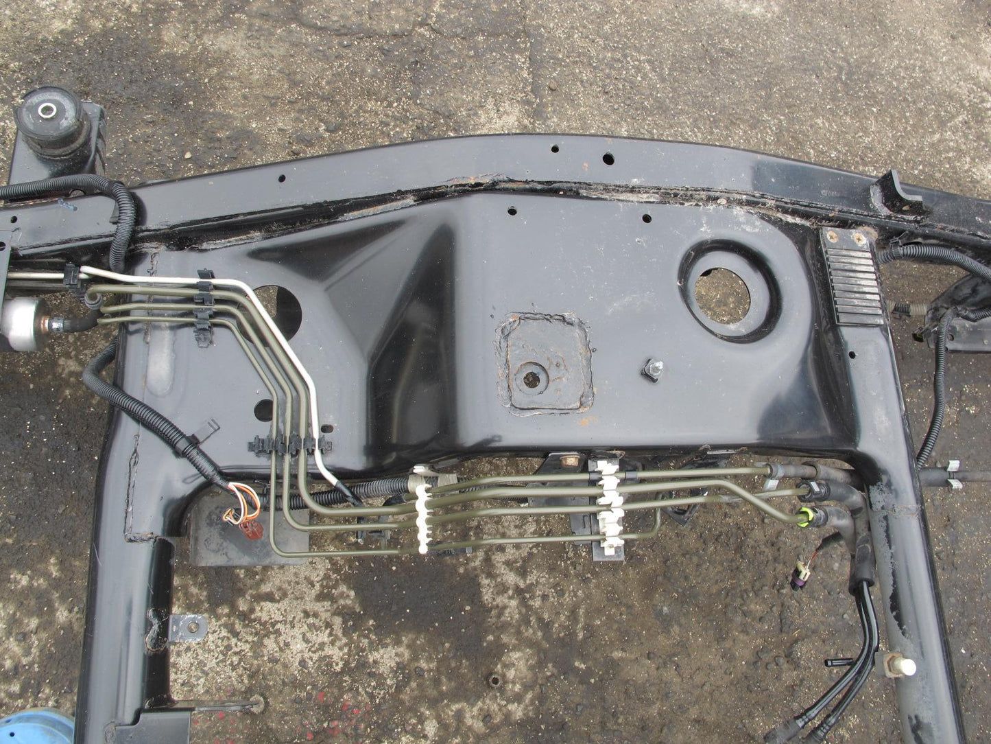 99-01 Isuzu Vehicross 3.5L 6VE1 A/T Lower Frame Assembly 144K Miles OEM