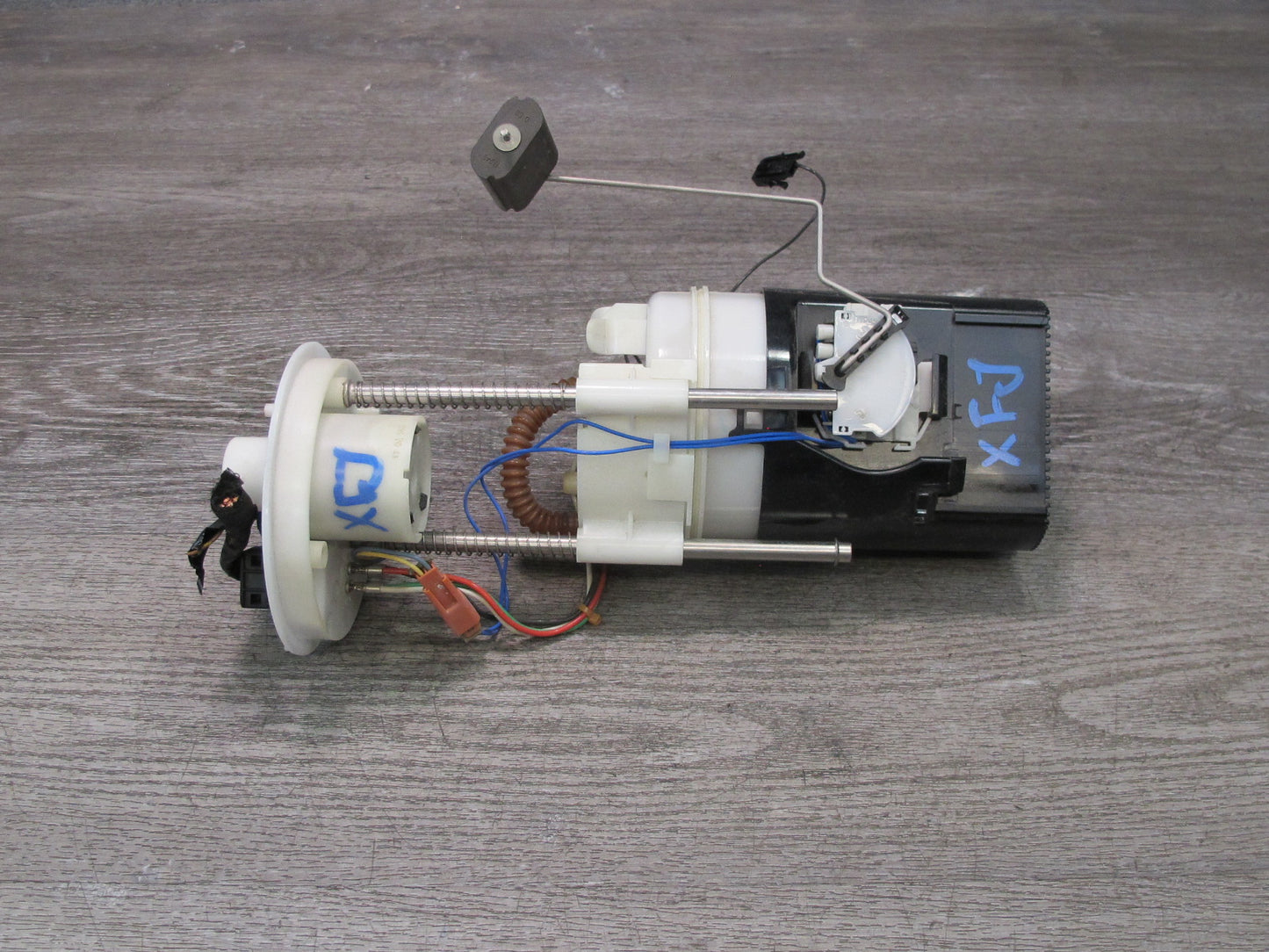 2010-2013 BMW E70 E71 X5M X6M 4.4L S63 Fuel Pump Level Sensor Sending Unit Set