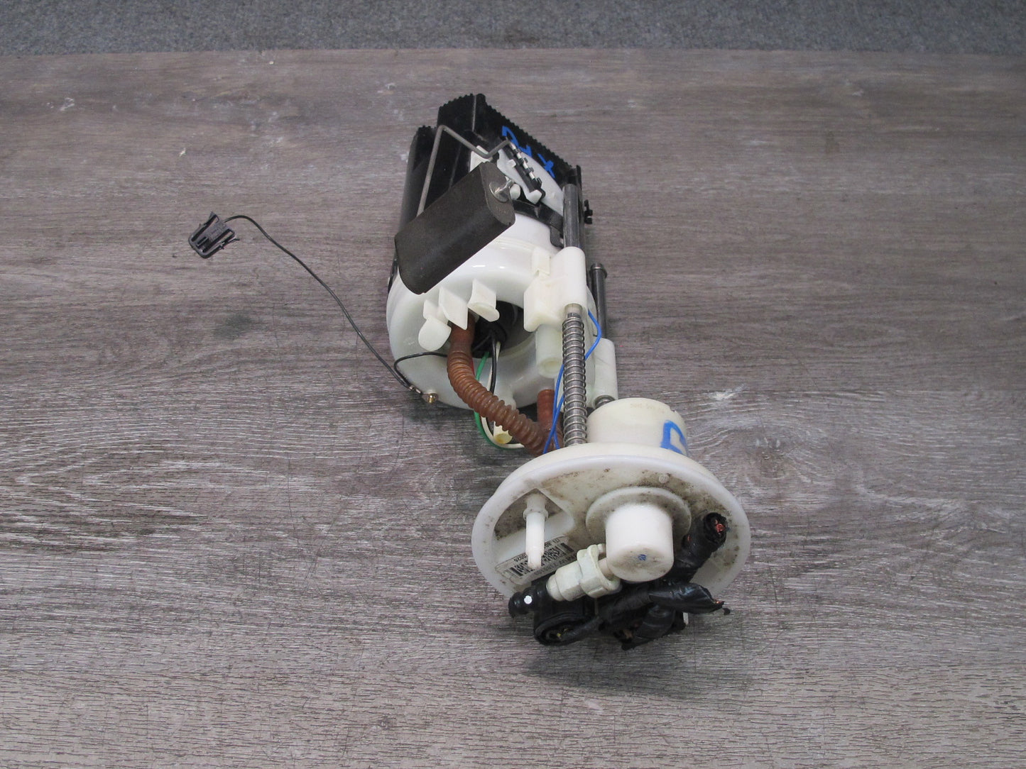 2010-2013 BMW E70 E71 X5M X6M 4.4L S63 Fuel Pump Level Sensor Sending Unit Set