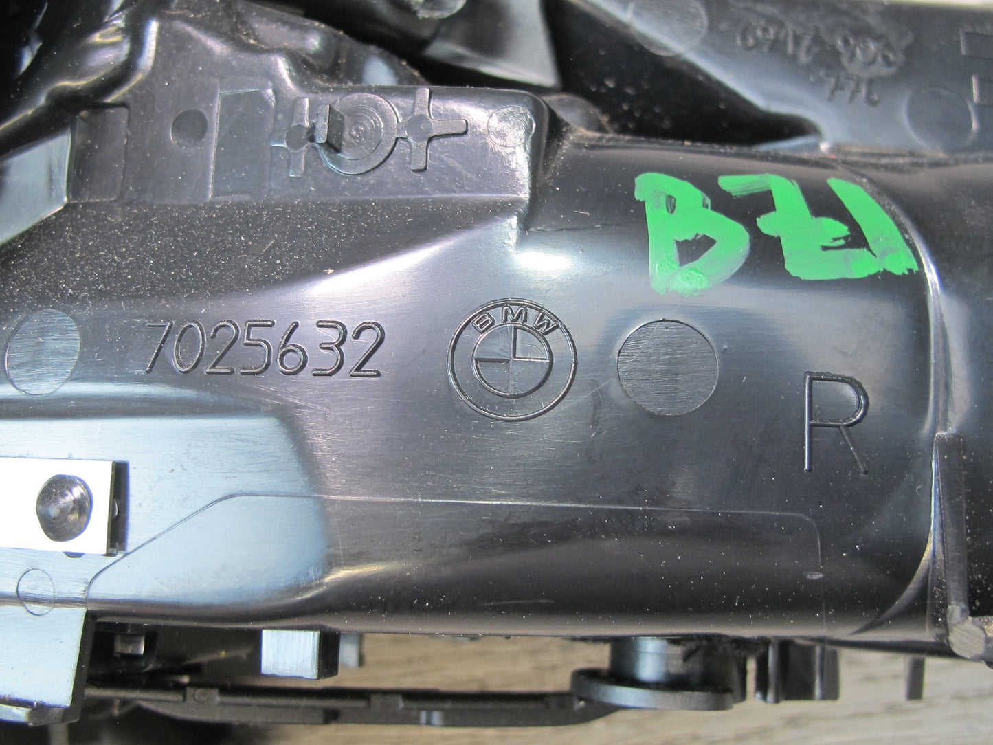 03-04 BMW E85 Z4 Dash Right Air Vent Black 6917906 OEM