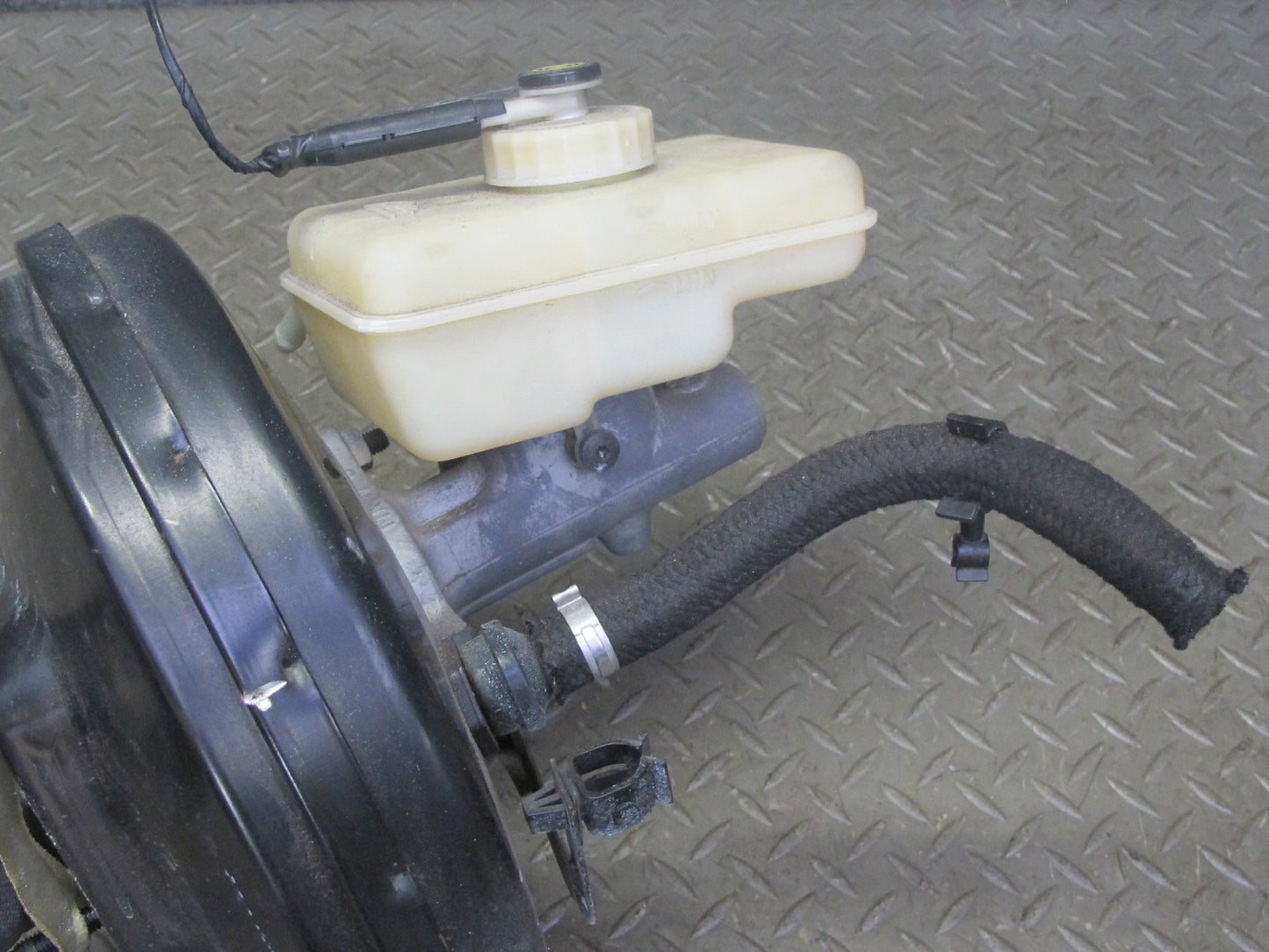 97-99 BMW E36 328i 3-SERIES Brake Master Cylinder Booster Fluid Reservoir OEM