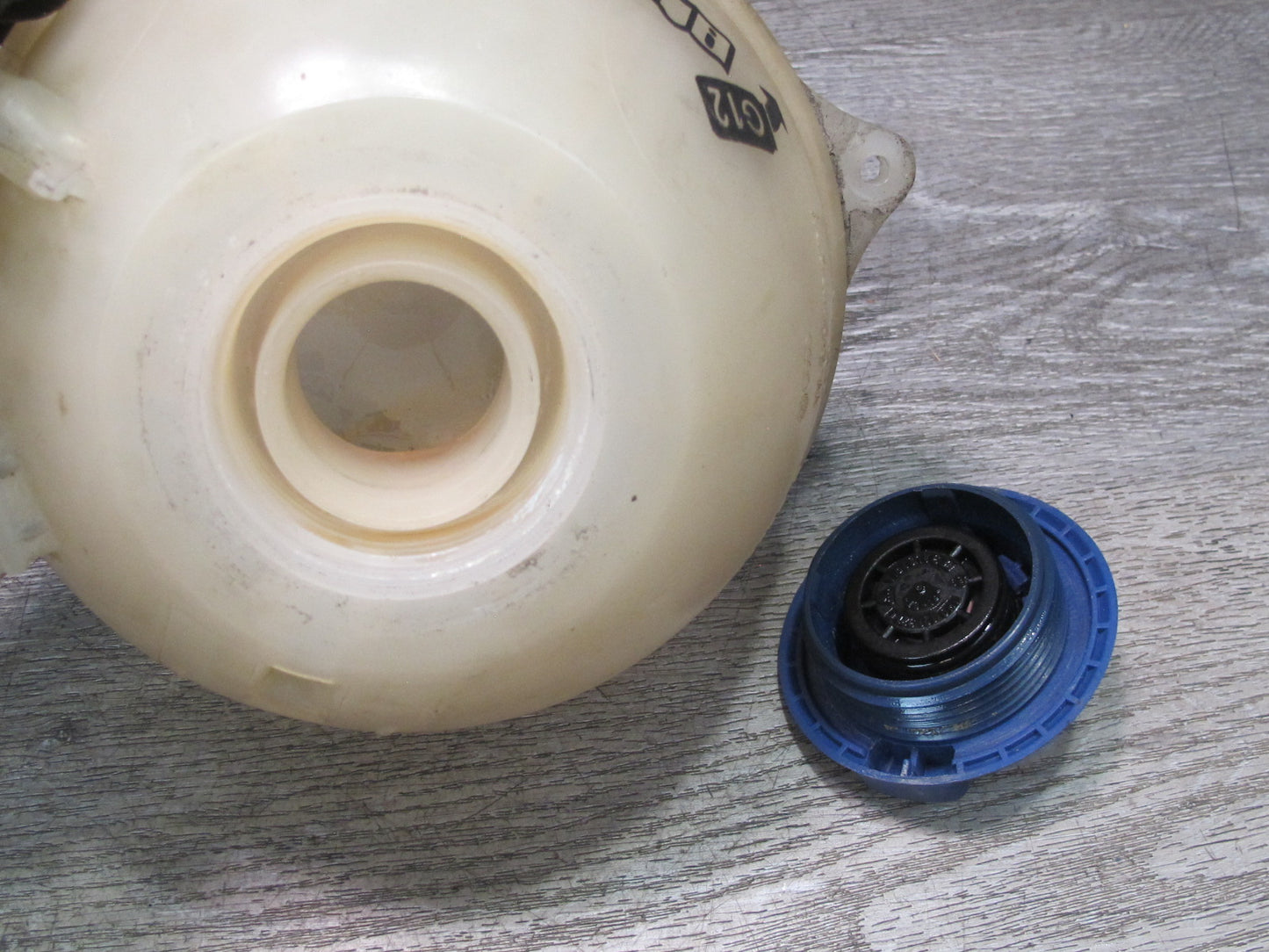 01-03 VW Eurovan T4 2.8L Engine Coolant Expansion Overflow Reservoir Tank OEM