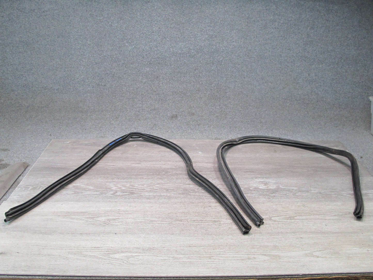 96-02 BMW E36/7 Z3 Roadster Left & Right Lower Door Weatherstrip Rubber Seal OEM