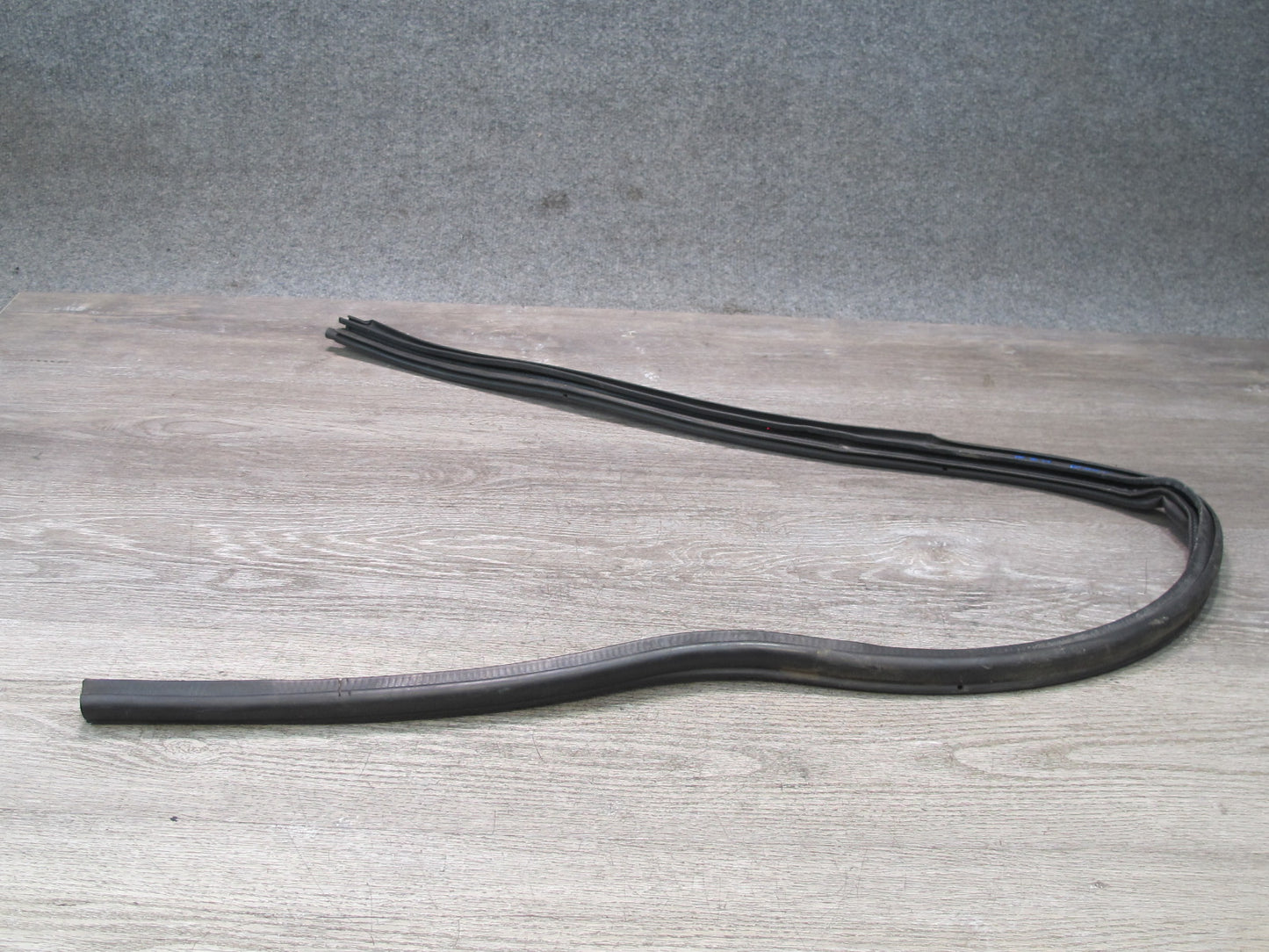96-02 BMW E36/7 Z3 Roadster Left & Right Lower Door Weatherstrip Rubber Seal OEM
