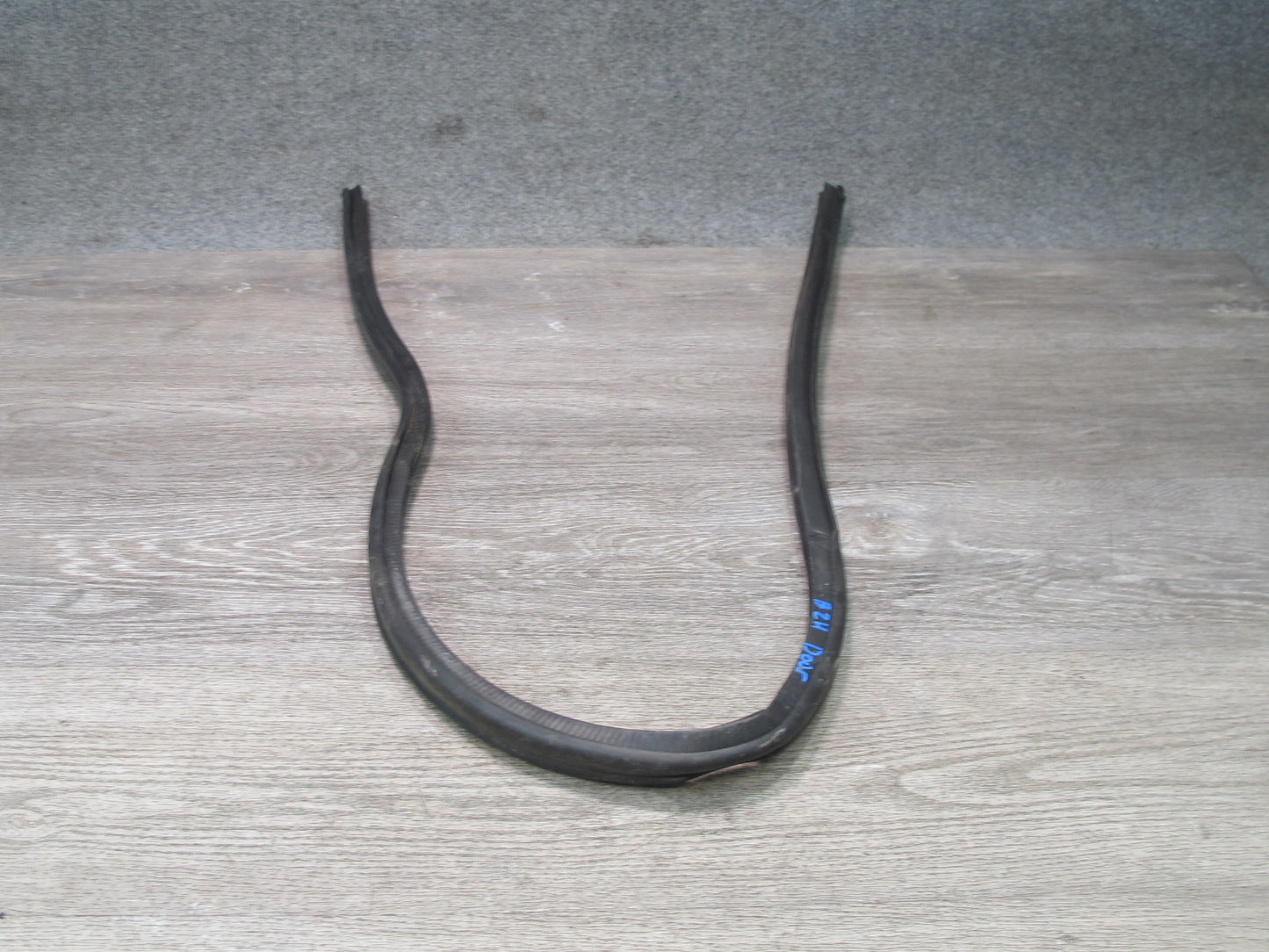 96-02 BMW E36/7 Z3 Roadster Left & Right Lower Door Weatherstrip Rubber Seal OEM
