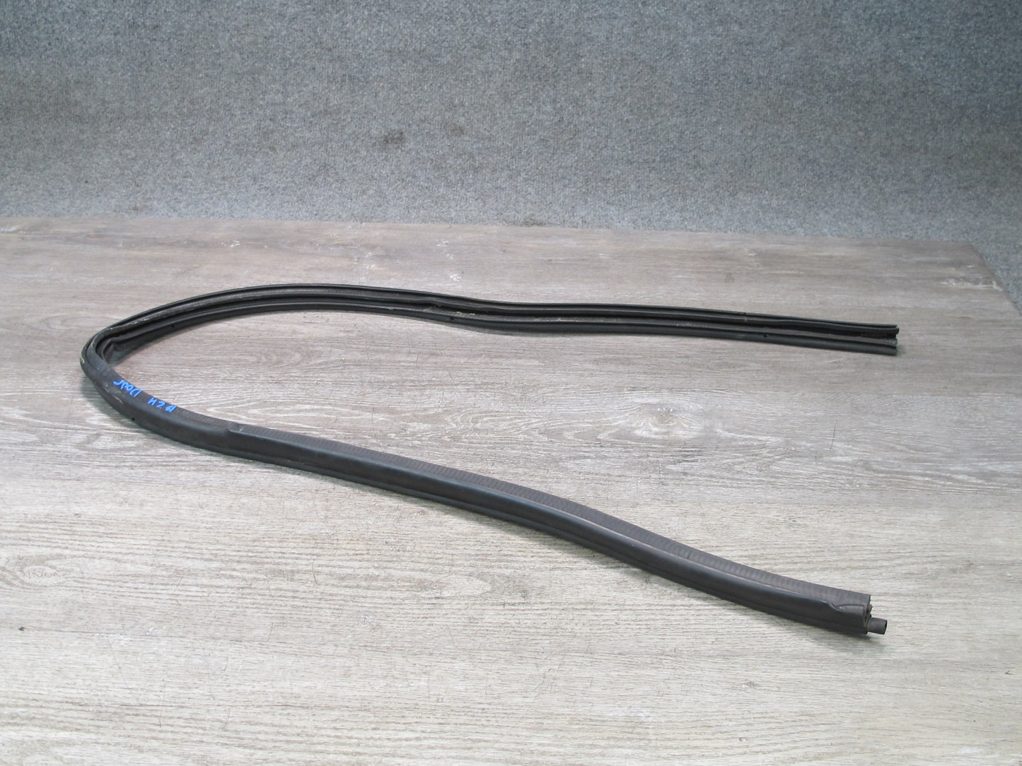 96-02 BMW E36/7 Z3 Roadster Left & Right Lower Door Weatherstrip Rubber Seal OEM