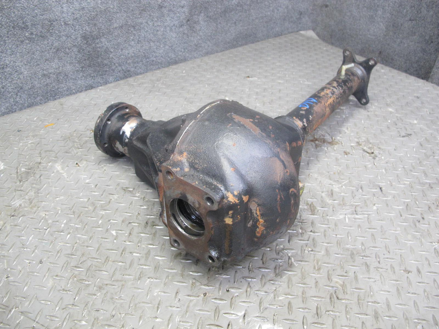 99-01 Isuzu Vehicross 4WD Front Differential Carrier 4.30 Ratio 144K OEM