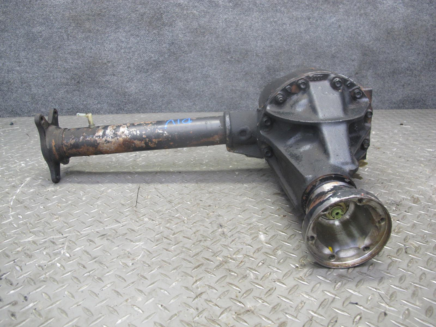 99-01 Isuzu Vehicross 4WD Front Differential Carrier 4.30 Ratio 144K OEM