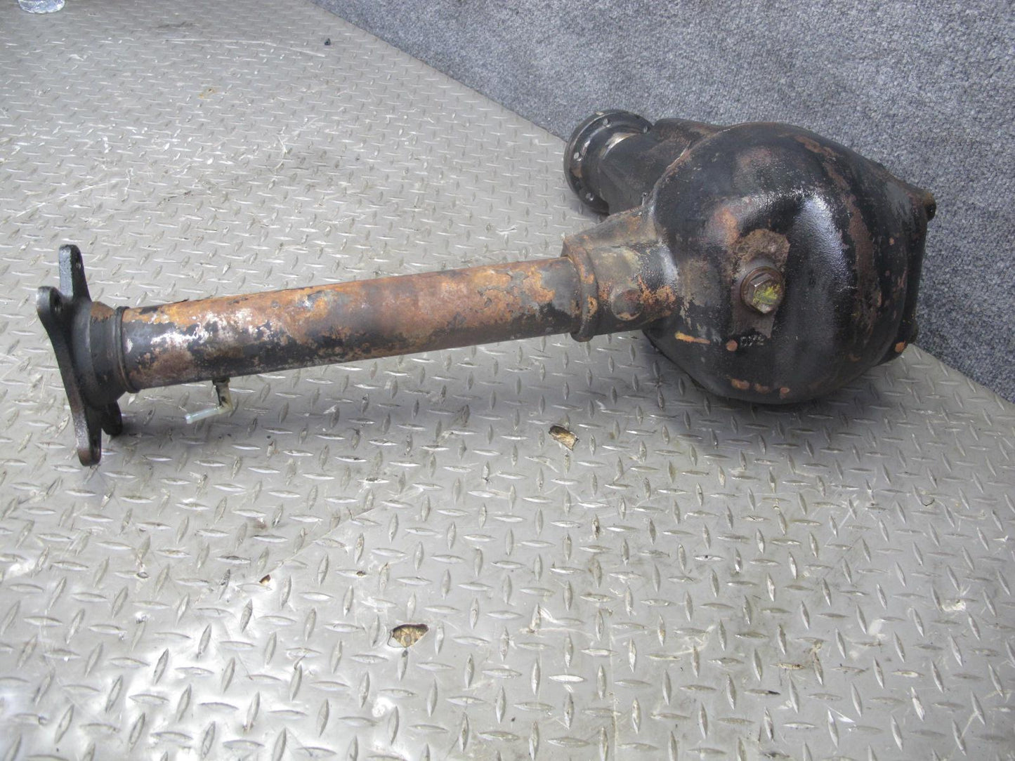 99-01 Isuzu Vehicross 4WD Front Differential Carrier 4.30 Ratio 144K OEM