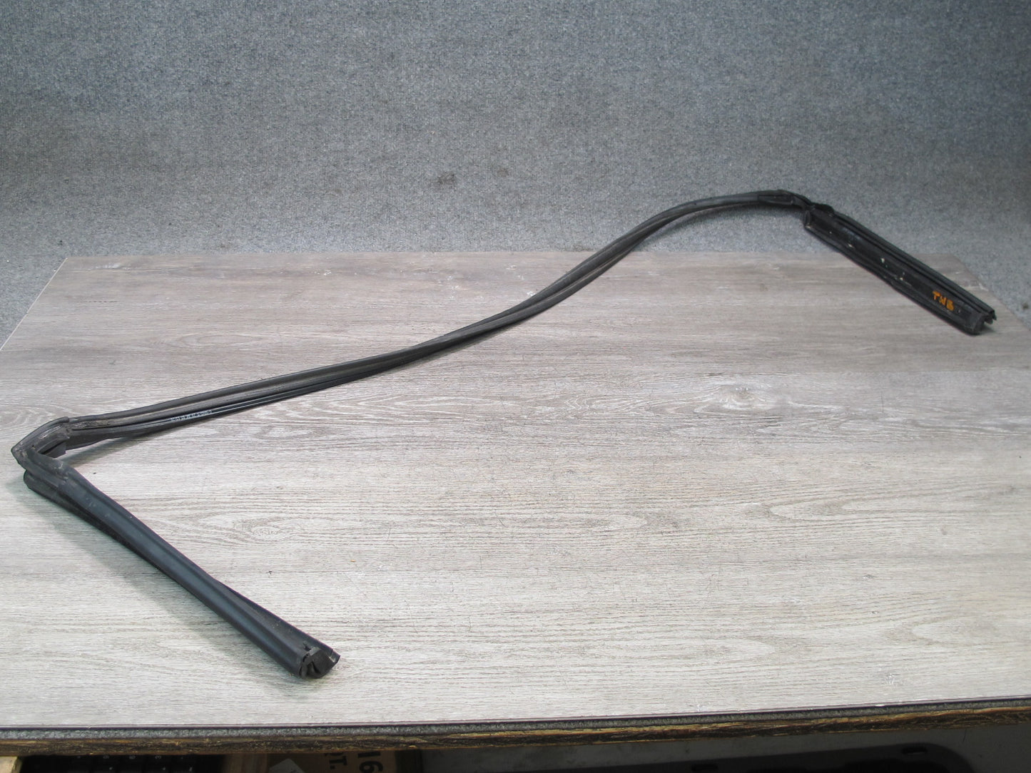 96-99 BMW E36 328iC Convertible TOP Roof Weatherstrip Rubber Seal Gasket OEM
