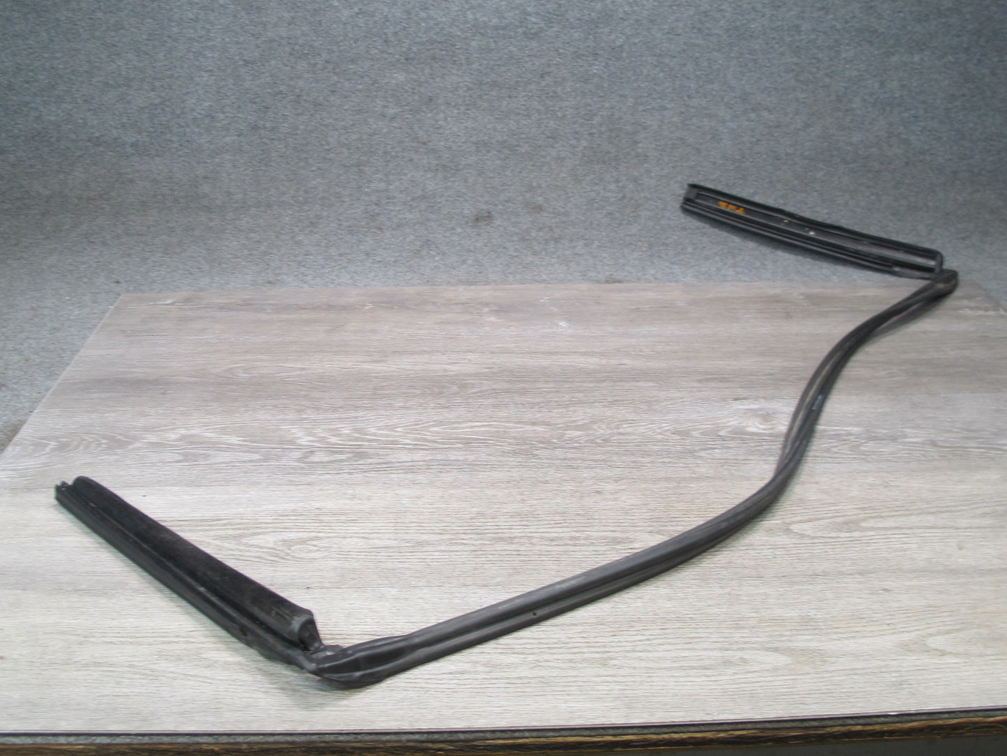 96-99 BMW E36 328iC Convertible TOP Roof Weatherstrip Rubber Seal Gasket OEM