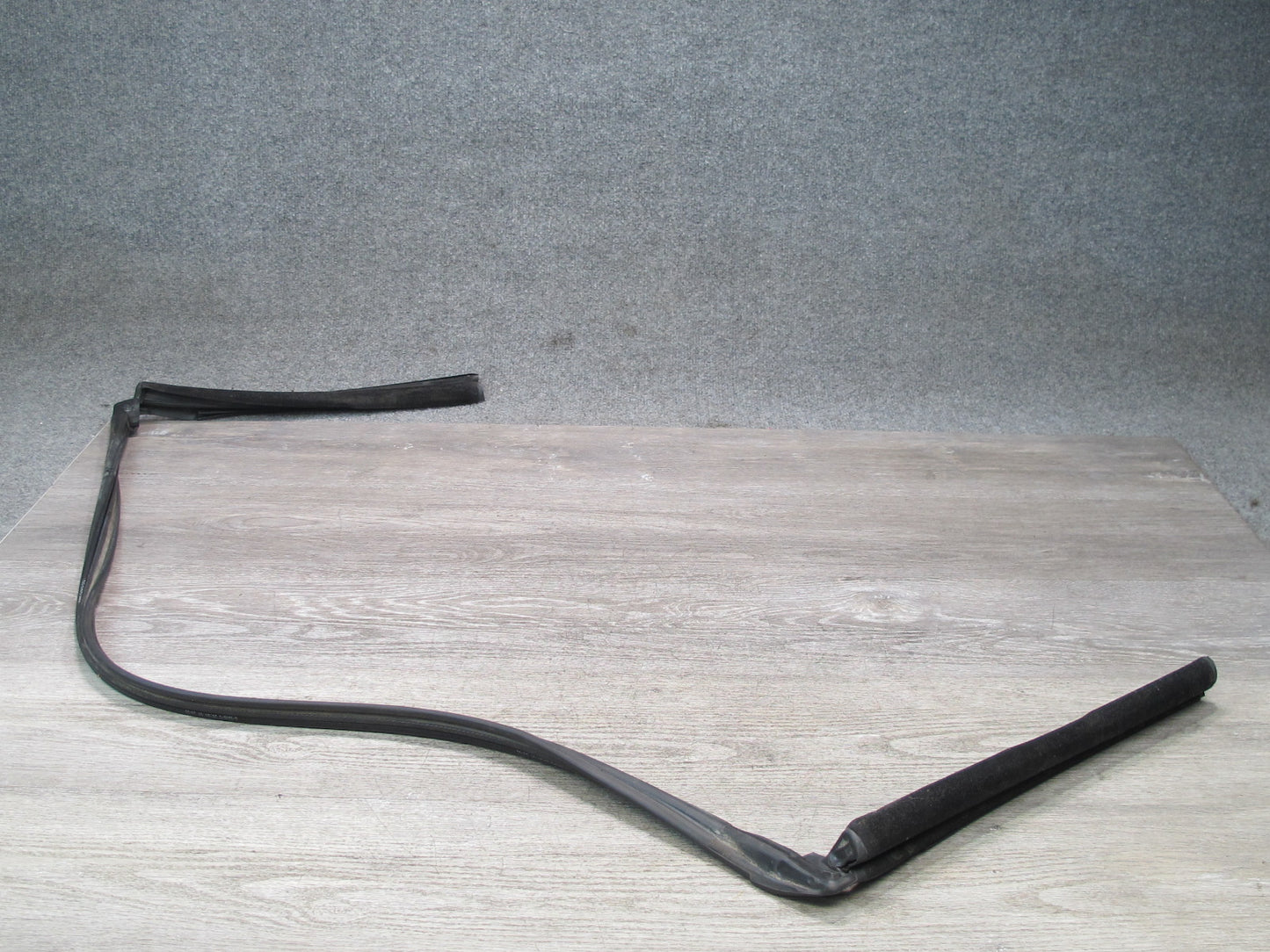 96-99 BMW E36 328iC Convertible TOP Roof Weatherstrip Rubber Seal Gasket OEM