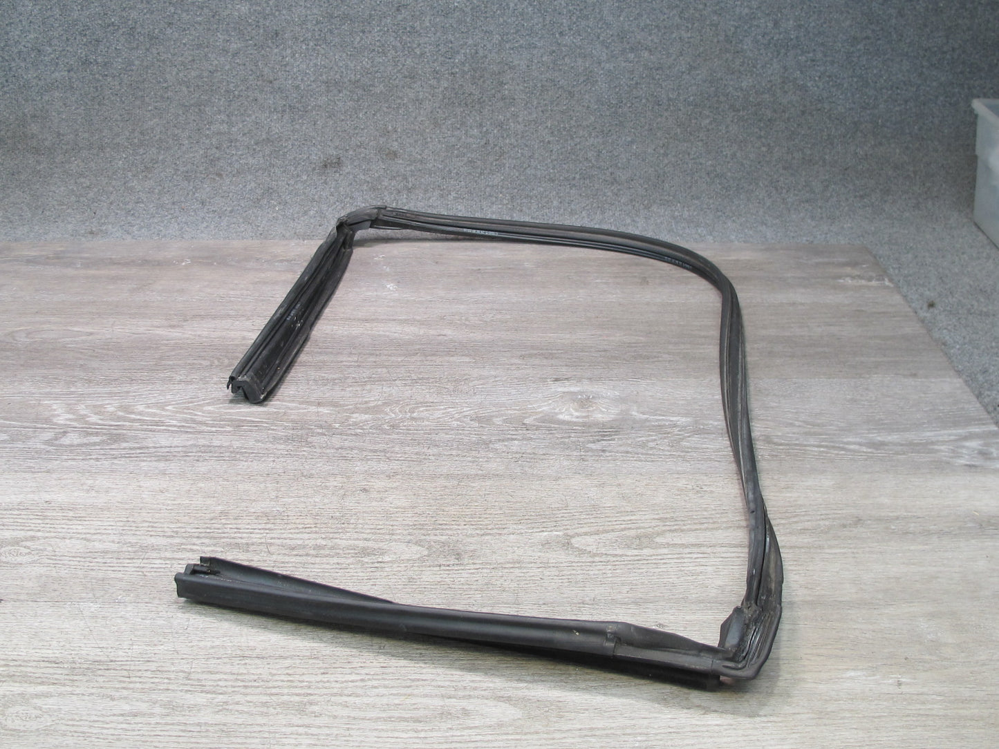 96-99 BMW E36 328iC Convertible TOP Roof Weatherstrip Rubber Seal Gasket OEM