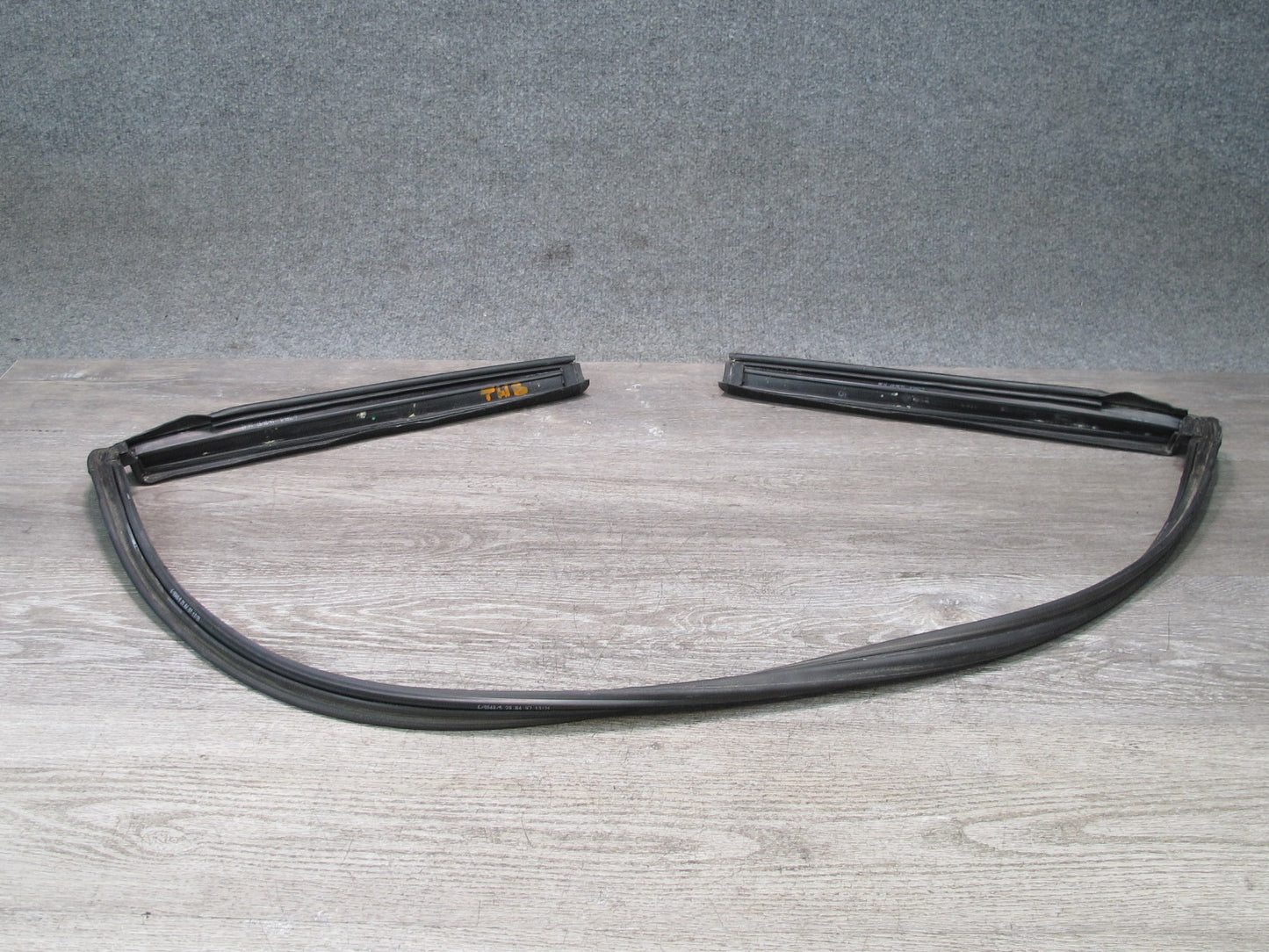 96-99 BMW E36 328iC Convertible TOP Roof Weatherstrip Rubber Seal Gasket OEM