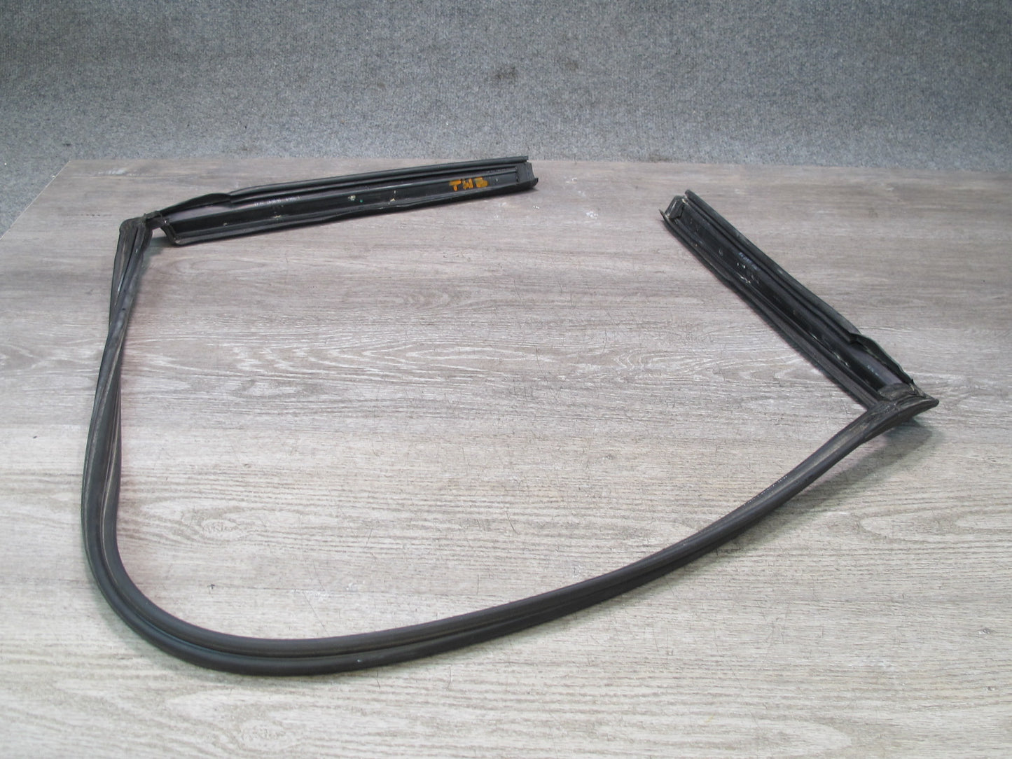 96-99 BMW E36 328iC Convertible TOP Roof Weatherstrip Rubber Seal Gasket OEM
