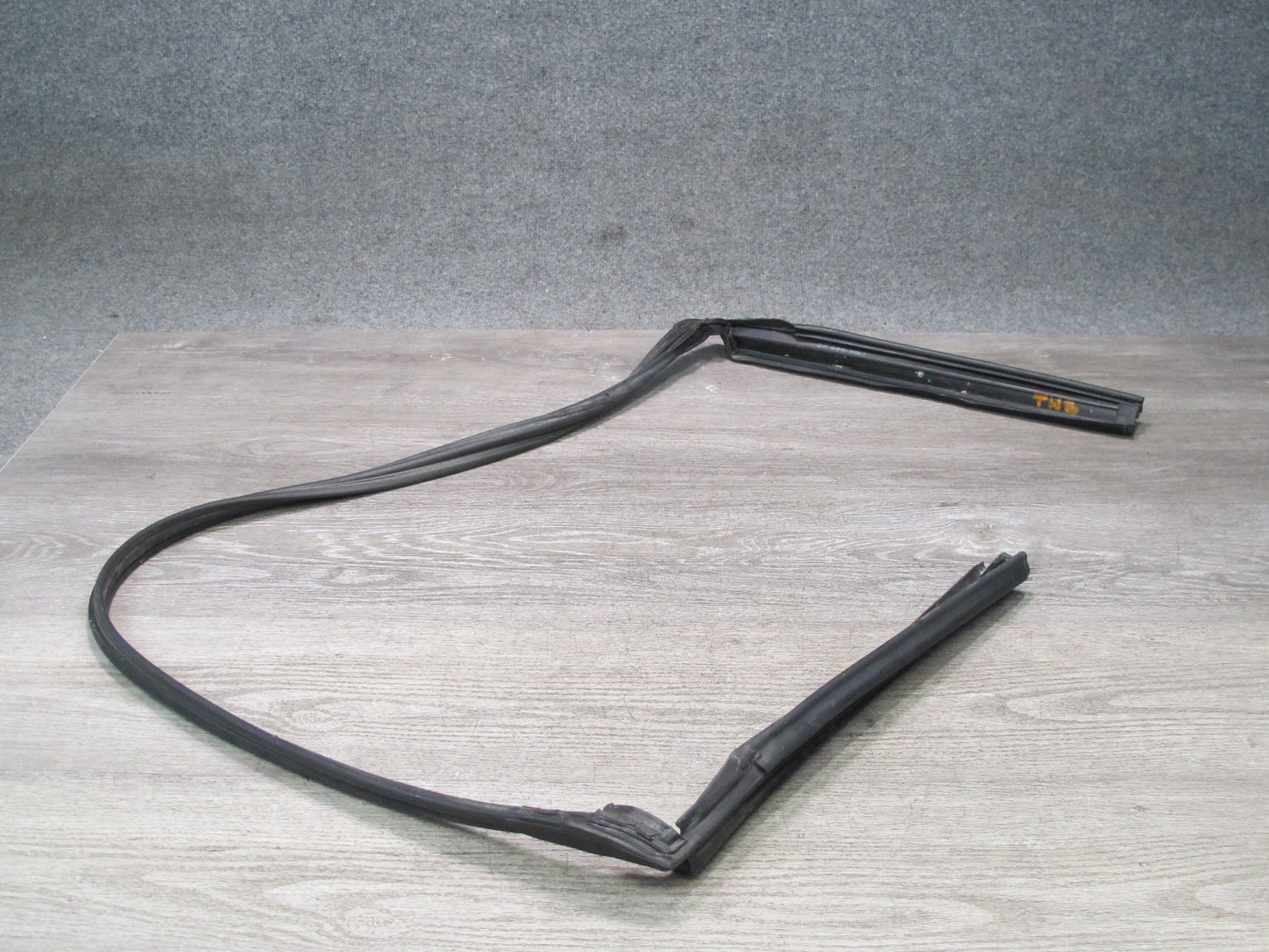 96-99 BMW E36 328iC Convertible TOP Roof Weatherstrip Rubber Seal Gasket OEM