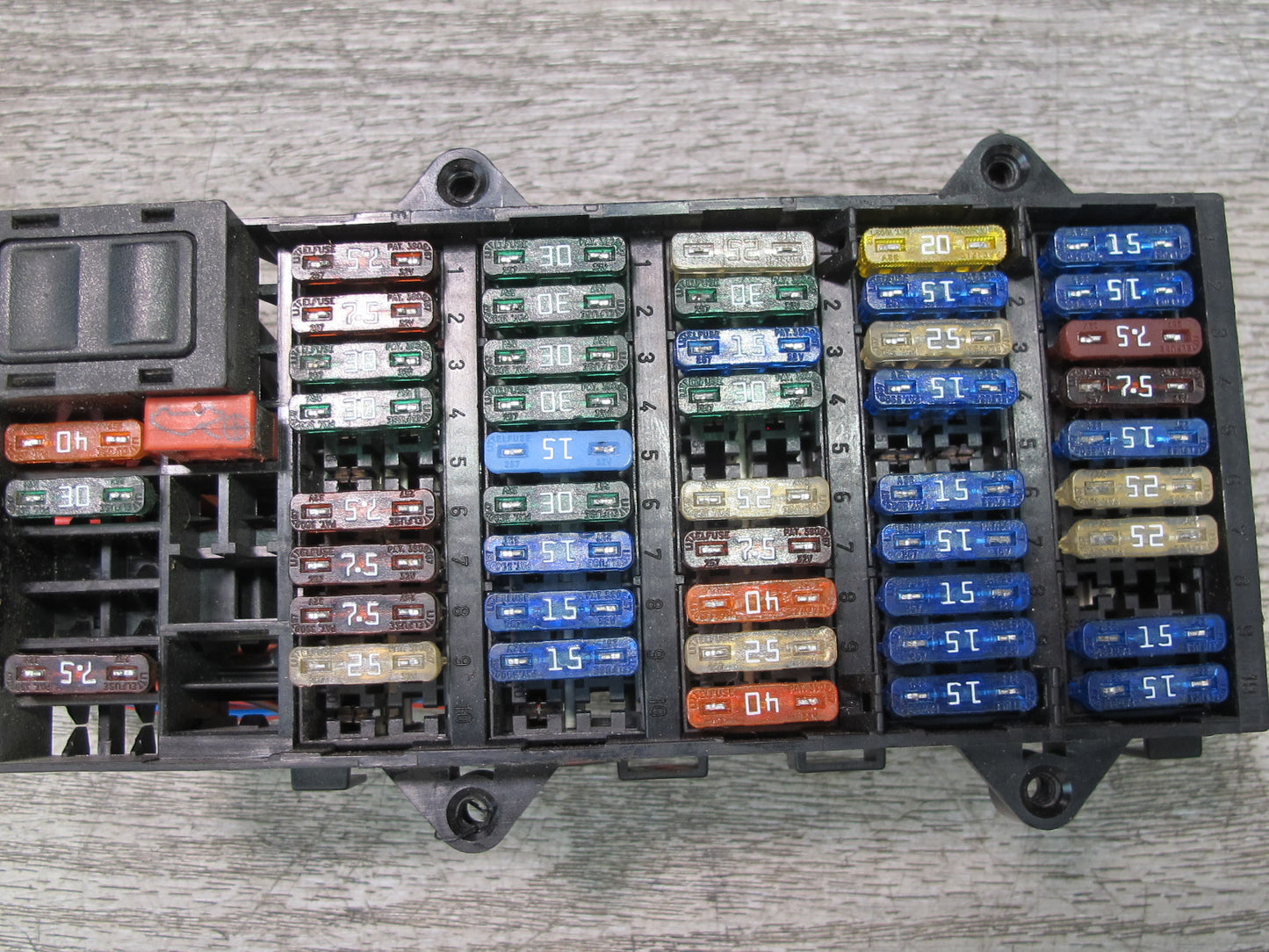 2000-2005 Porsche 911 Carrera 996 Fuse Relay Junction Box Module Unit