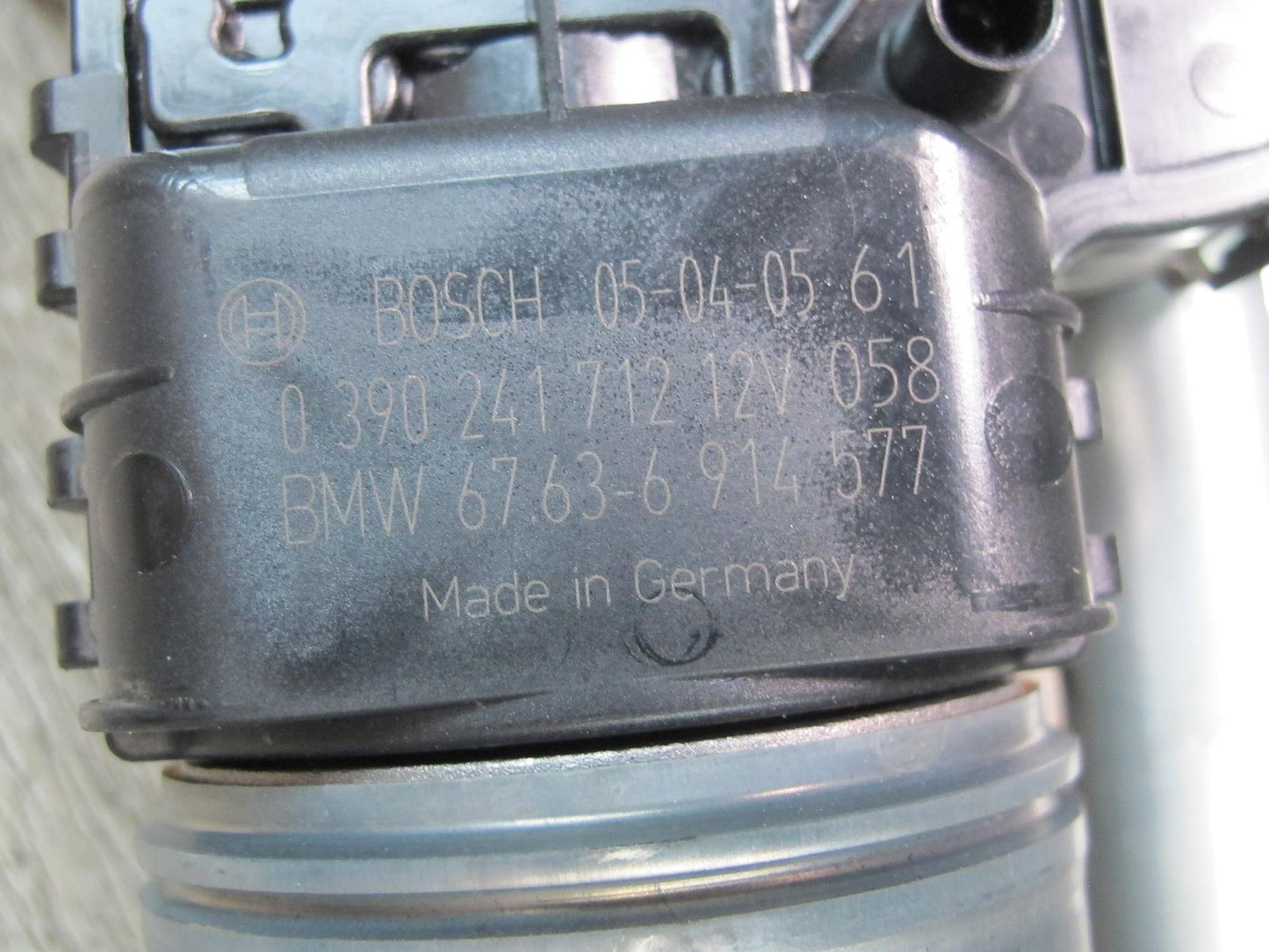 01-06 BMW E46 325Ci 330Ci Windshield Wiper Transmission Linkage w Motor OEM