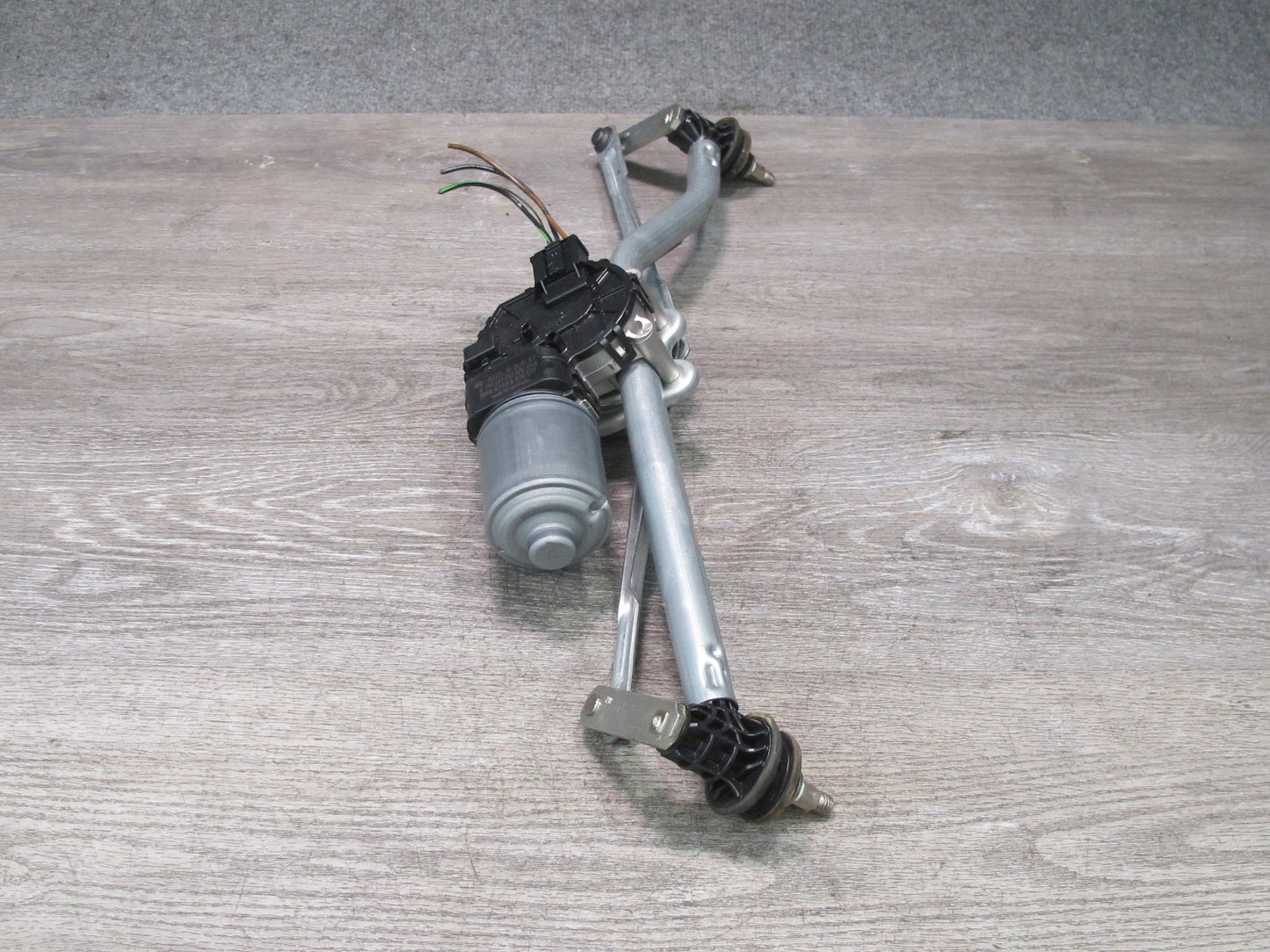 01-06 BMW E46 325Ci 330Ci Windshield Wiper Transmission Linkage w Motor OEM