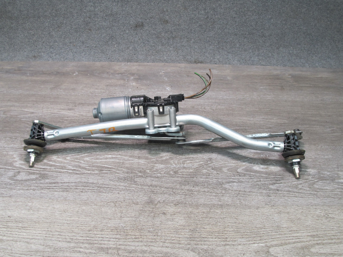 01-06 BMW E46 325Ci 330Ci Windshield Wiper Transmission Linkage w Motor OEM