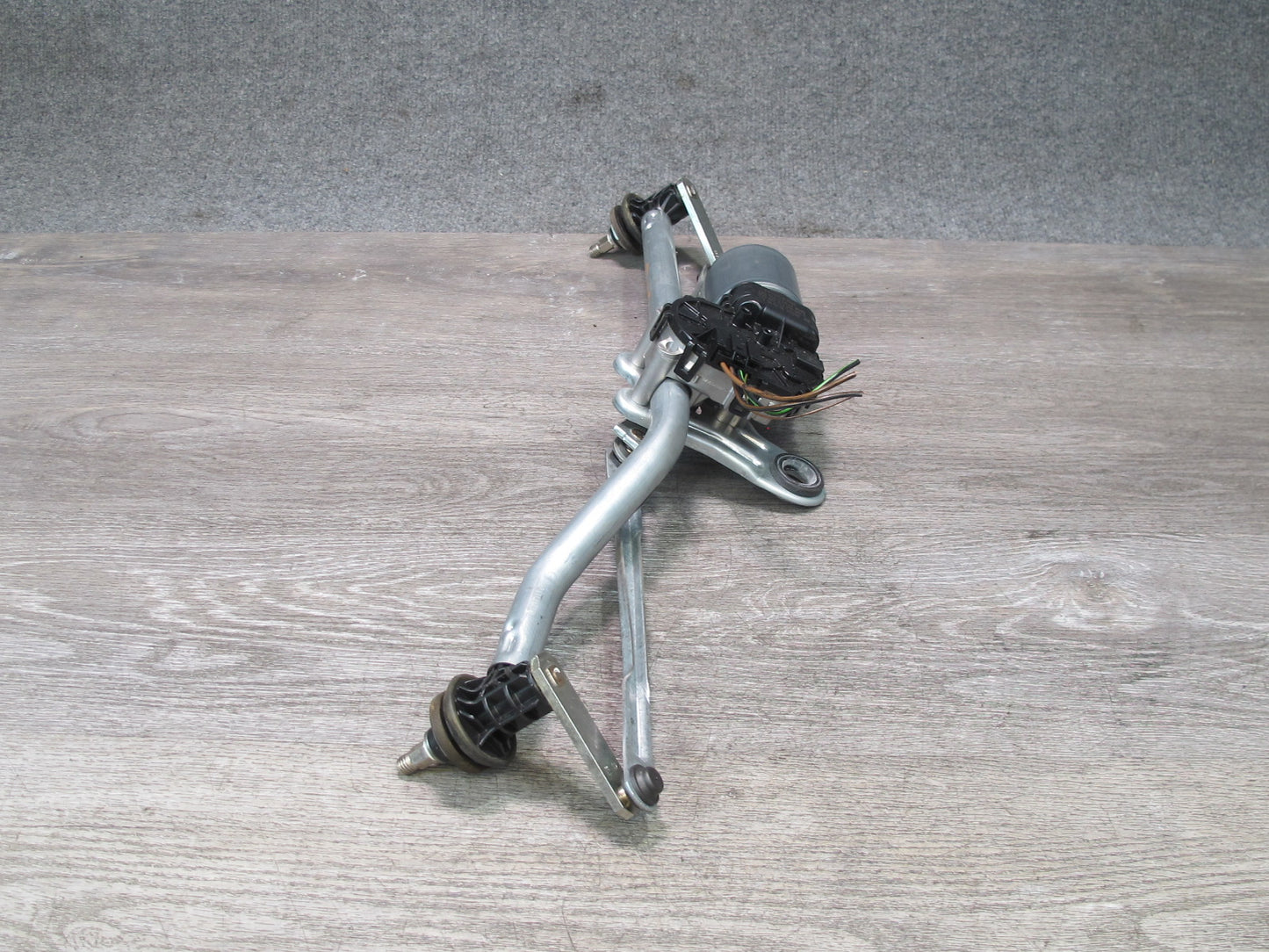 01-06 BMW E46 325Ci 330Ci Windshield Wiper Transmission Linkage w Motor OEM