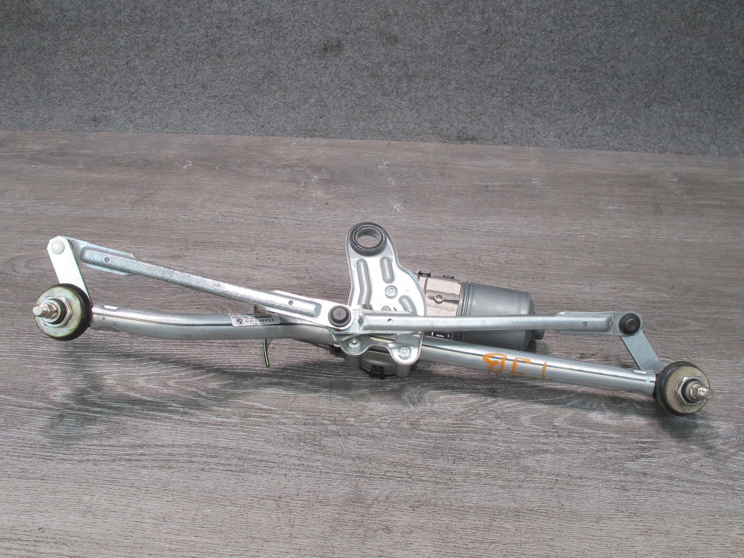 01-06 BMW E46 325Ci 330Ci Windshield Wiper Transmission Linkage w Motor OEM
